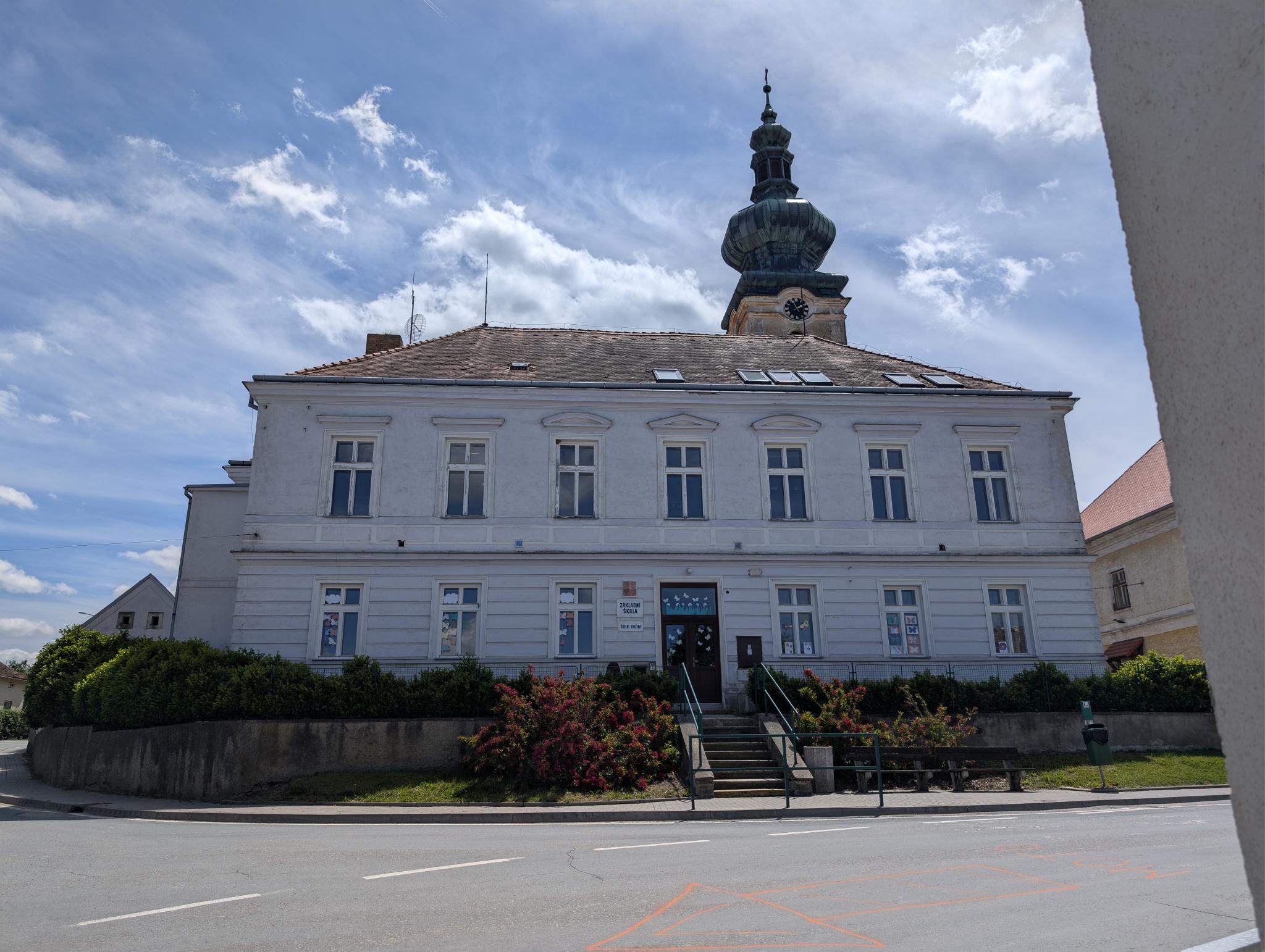 ZŠ a MŠ Dešná foto 3