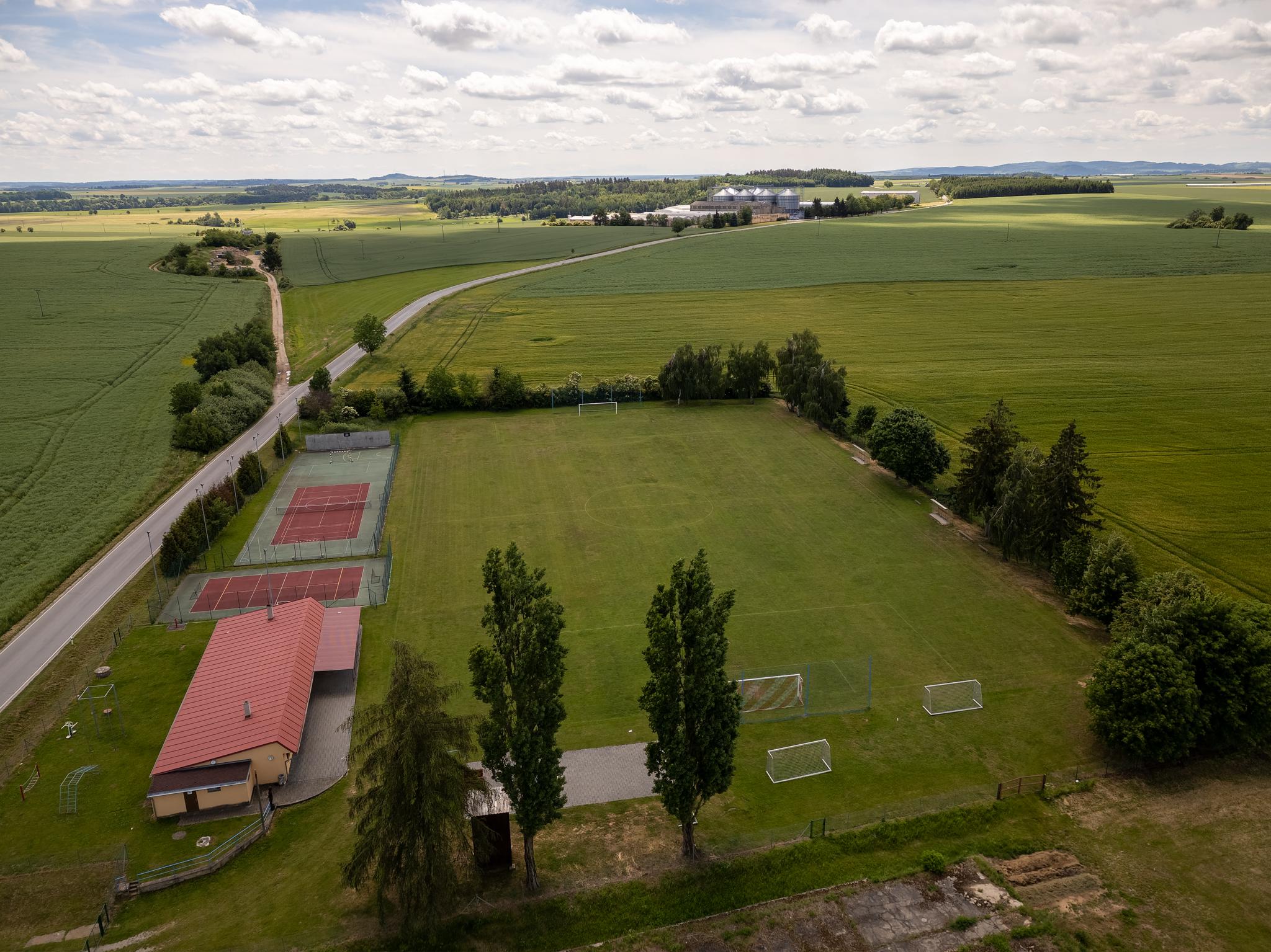 Fotbalové hřiště Dešná