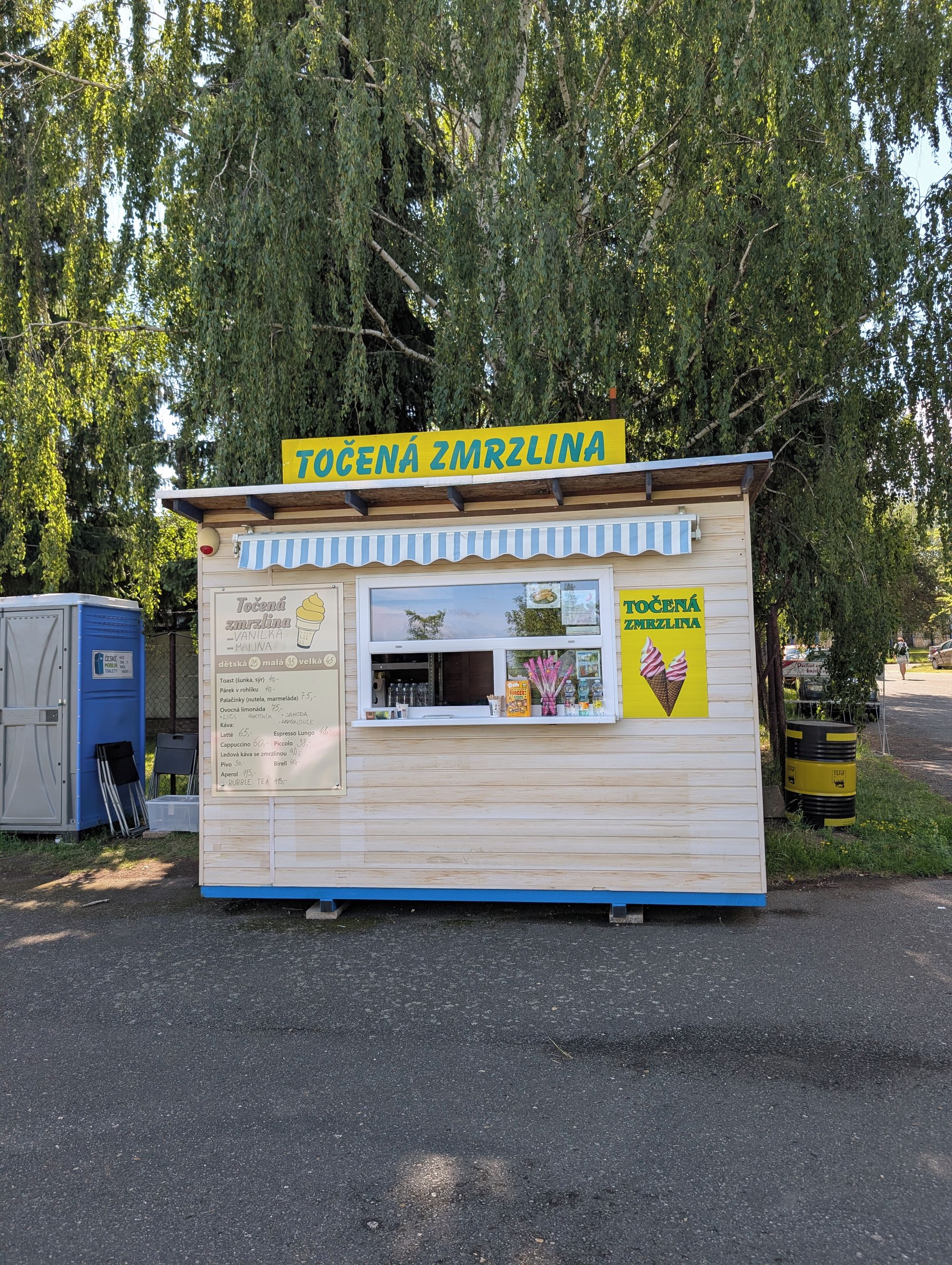 Točená zmrzlina u potoka - Čáslav foto 1