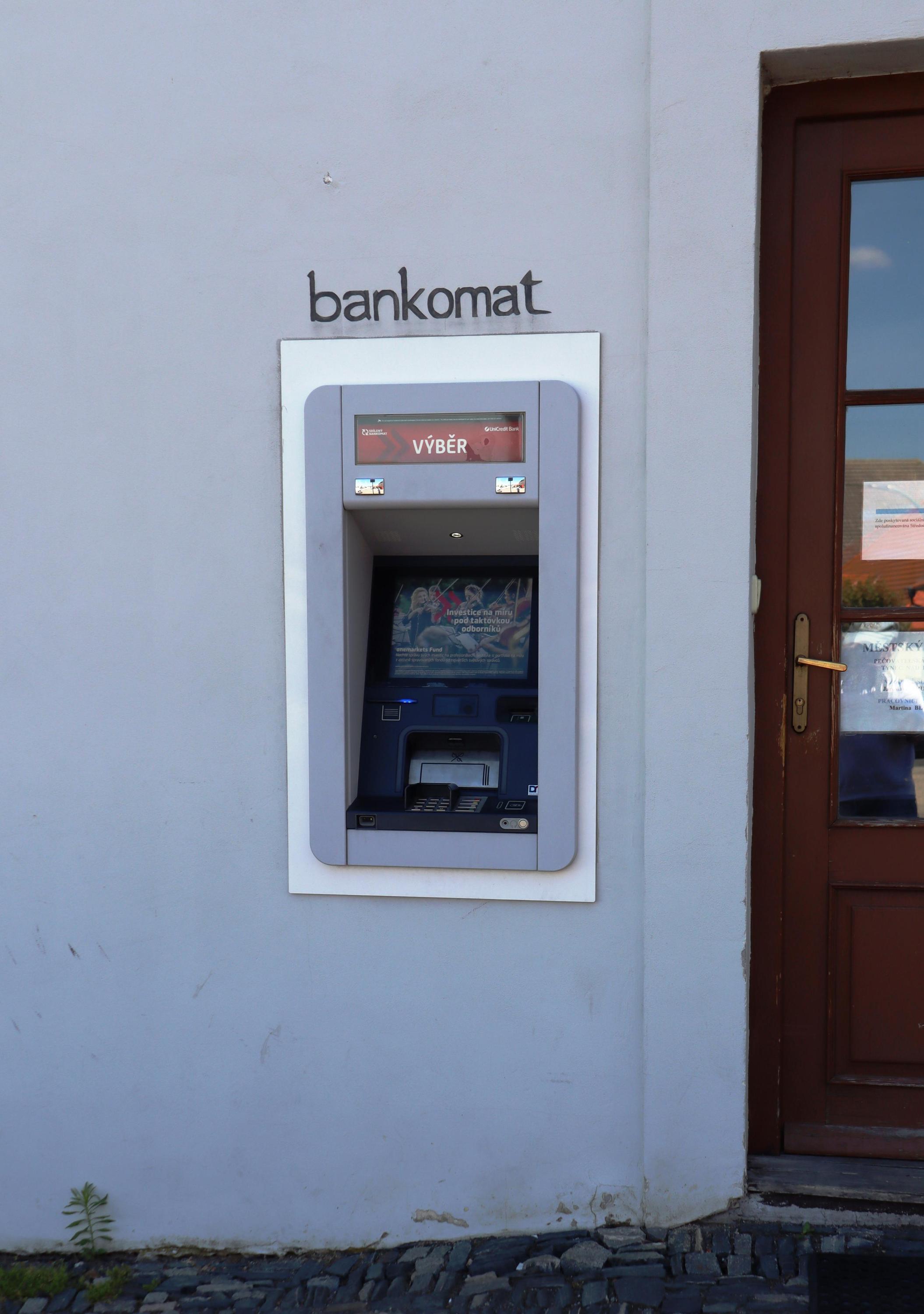 Bankomat UniCredit Bank Czech Republic foto 3