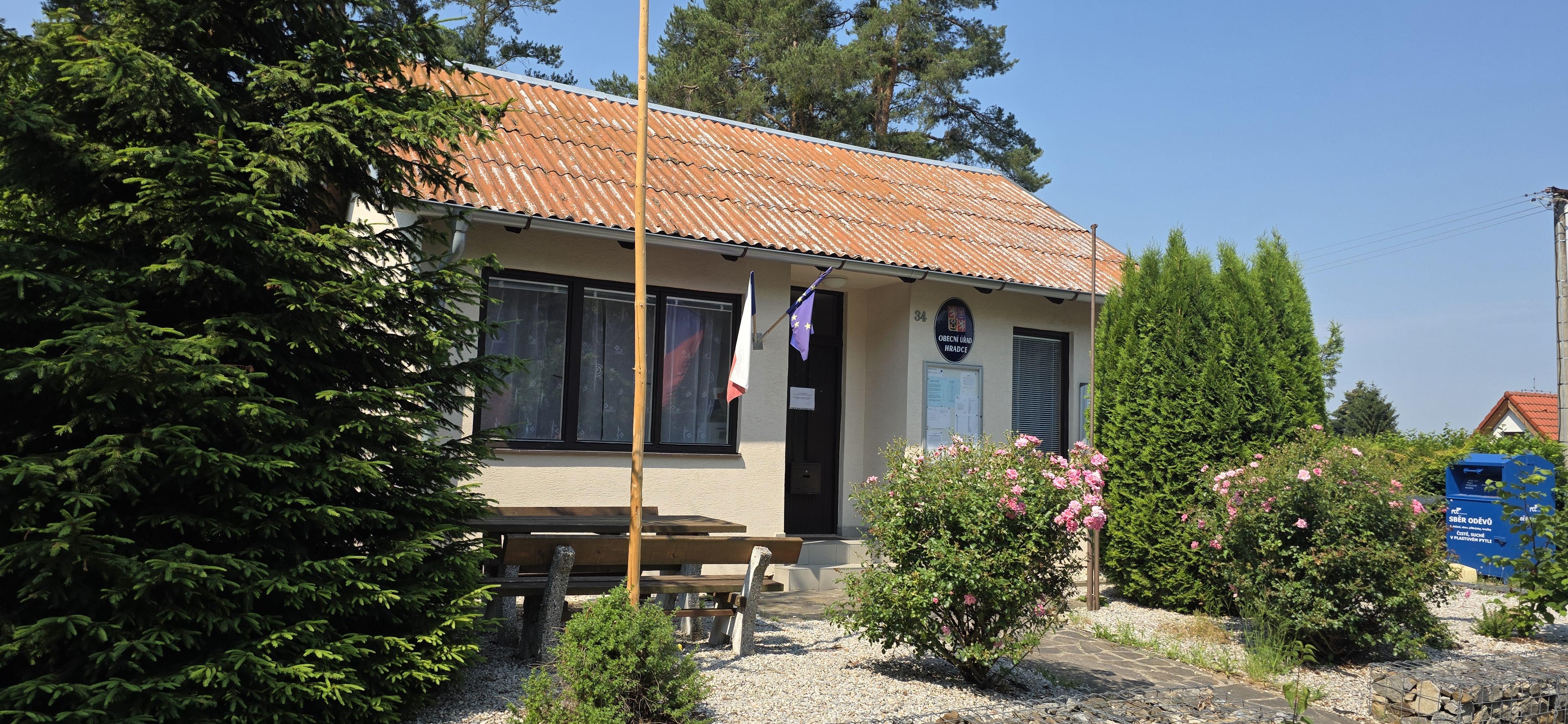 Hradce - obecní úřad foto 2