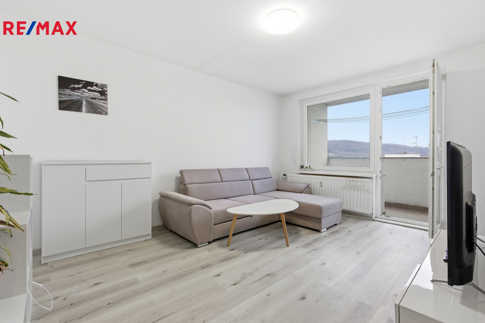 Prodej světlého bytu 3+1 79 m² s balkónem, Sokolov