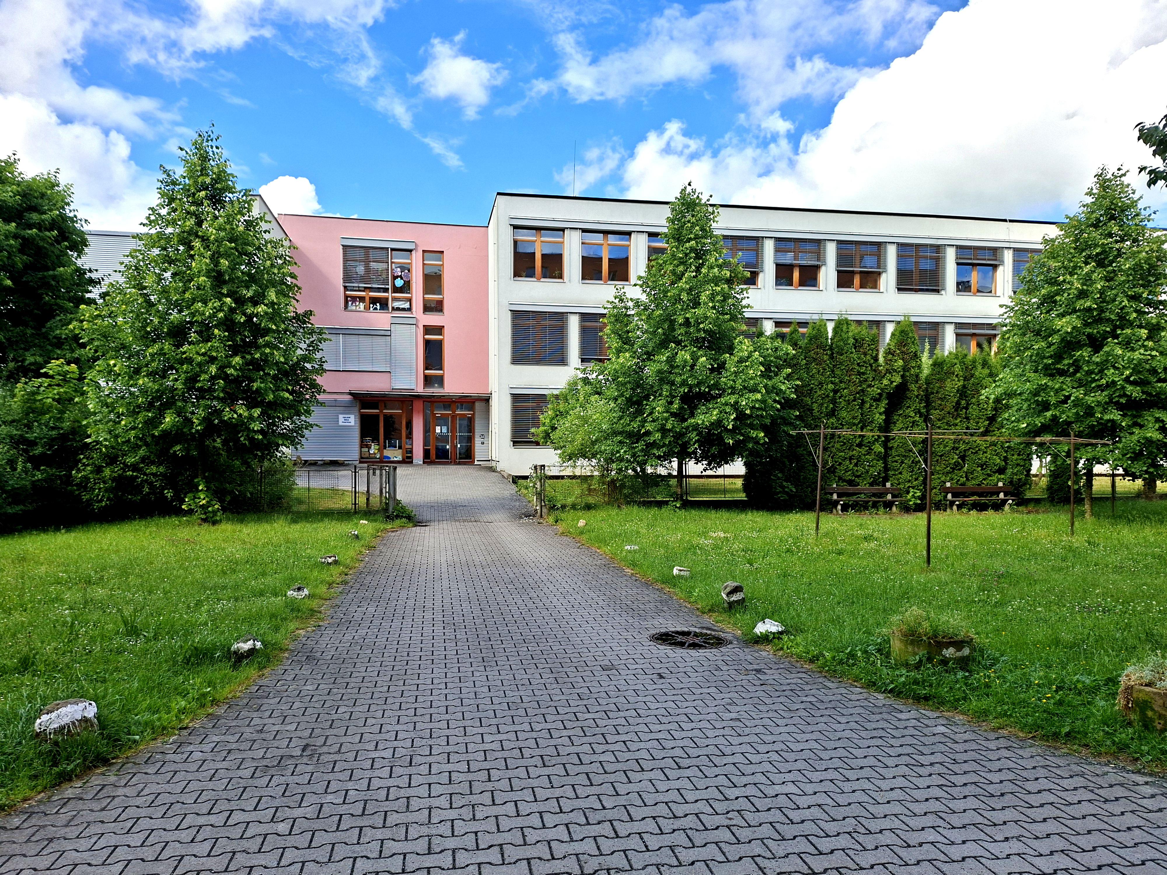 Základní škola praktická a speciální Semily foto 2
