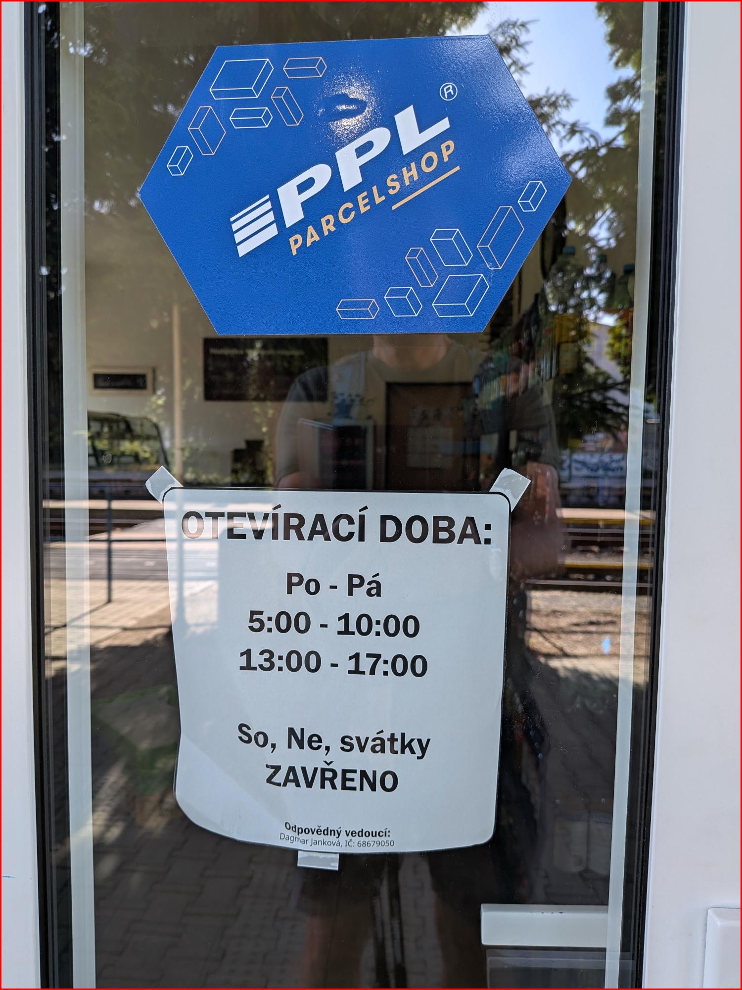 Nádražní obchůdek foto 2