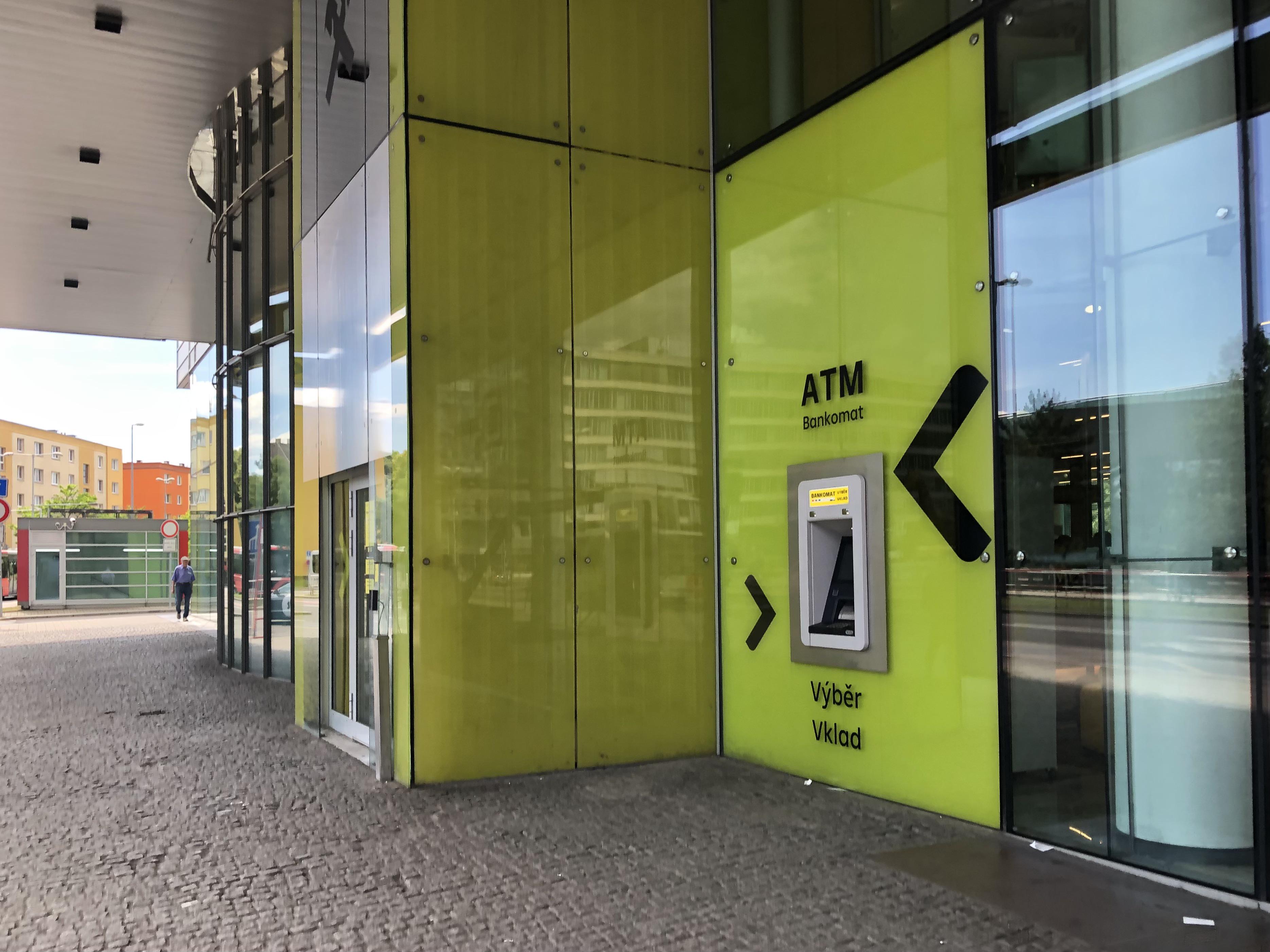 Raiffeisenbank - bankomat foto 3