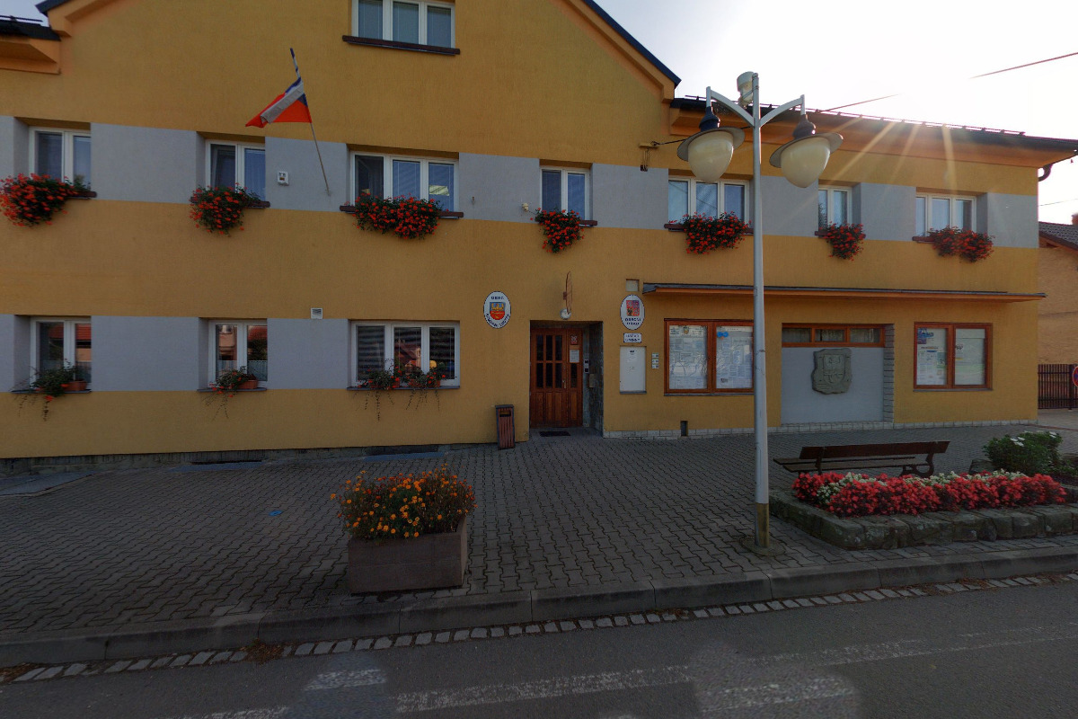 Komorní Lhotka - obecní úřad foto 4