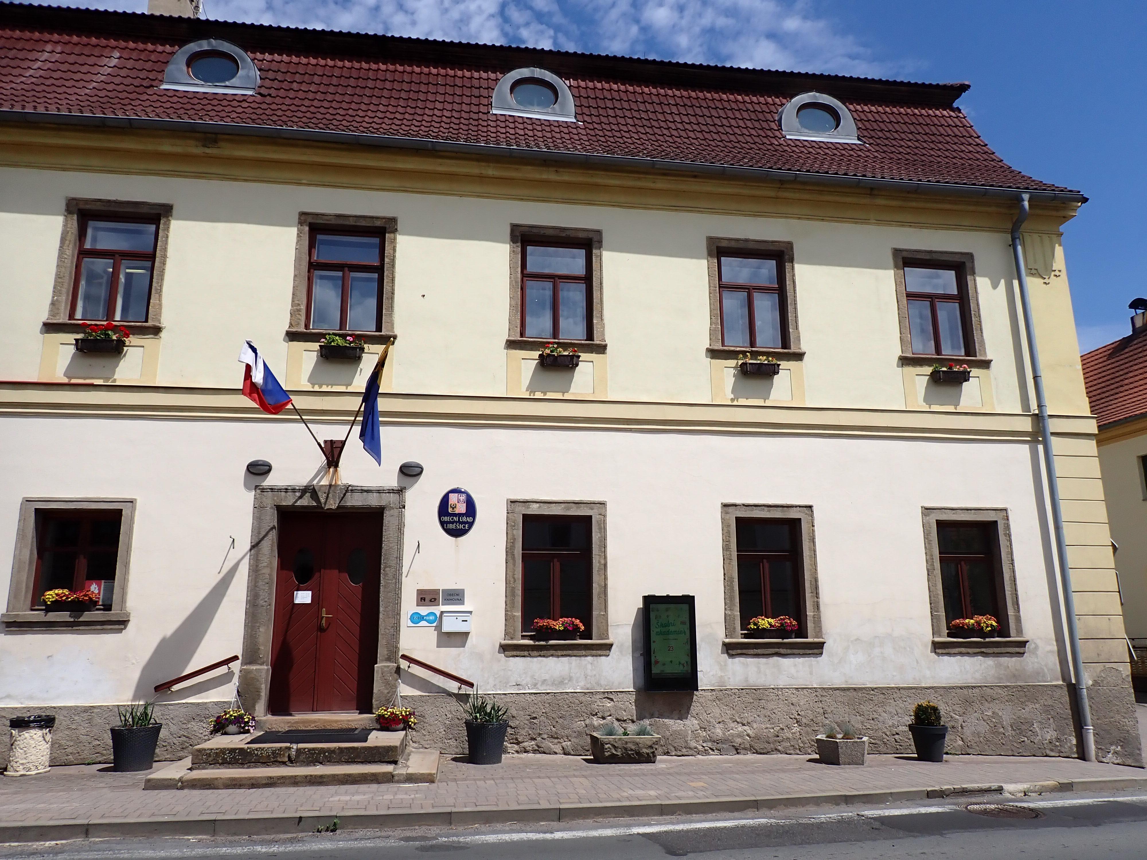 Liběšice - obecní úřad foto 4