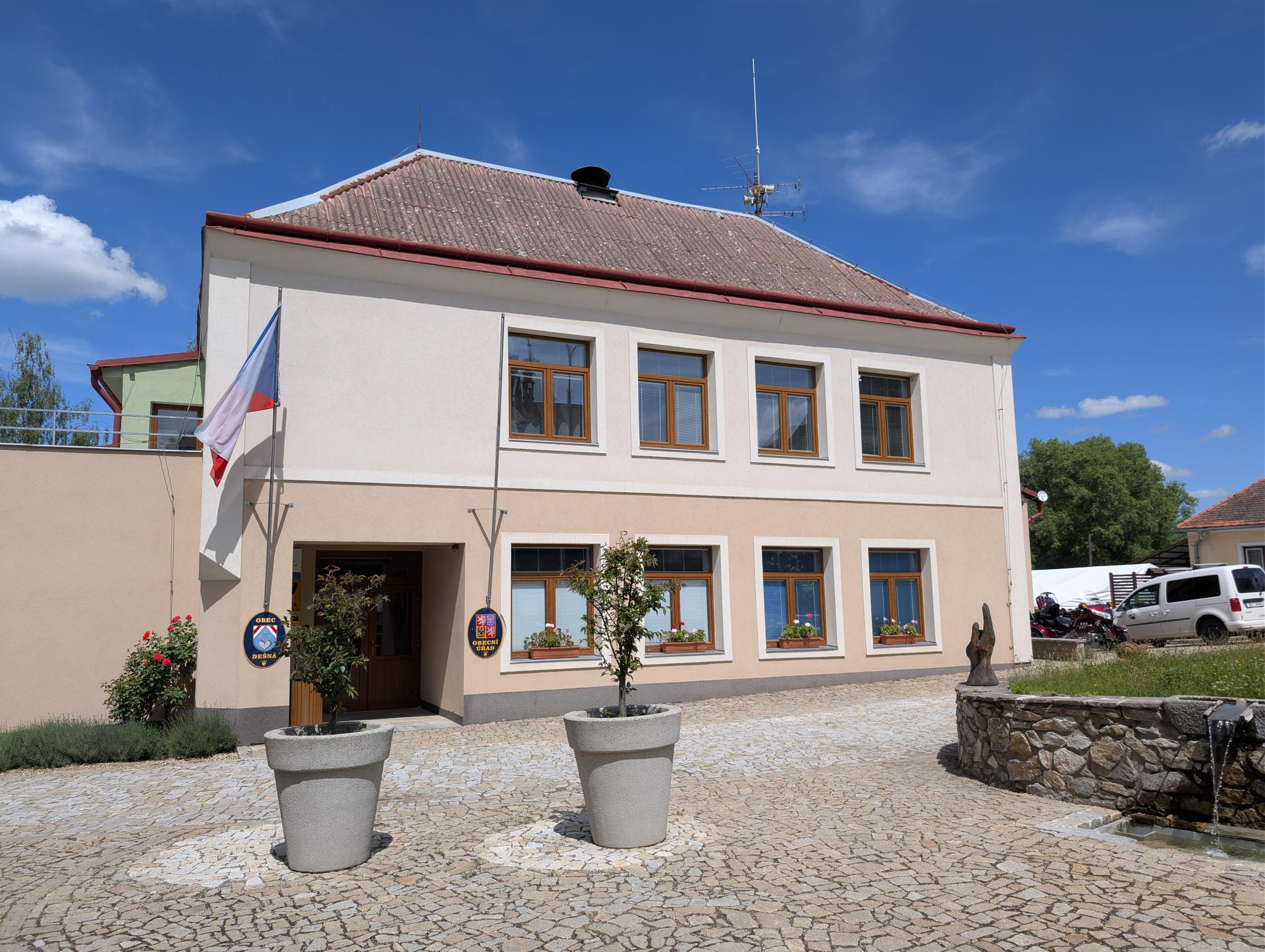 Dešná - obecní úřad foto 2