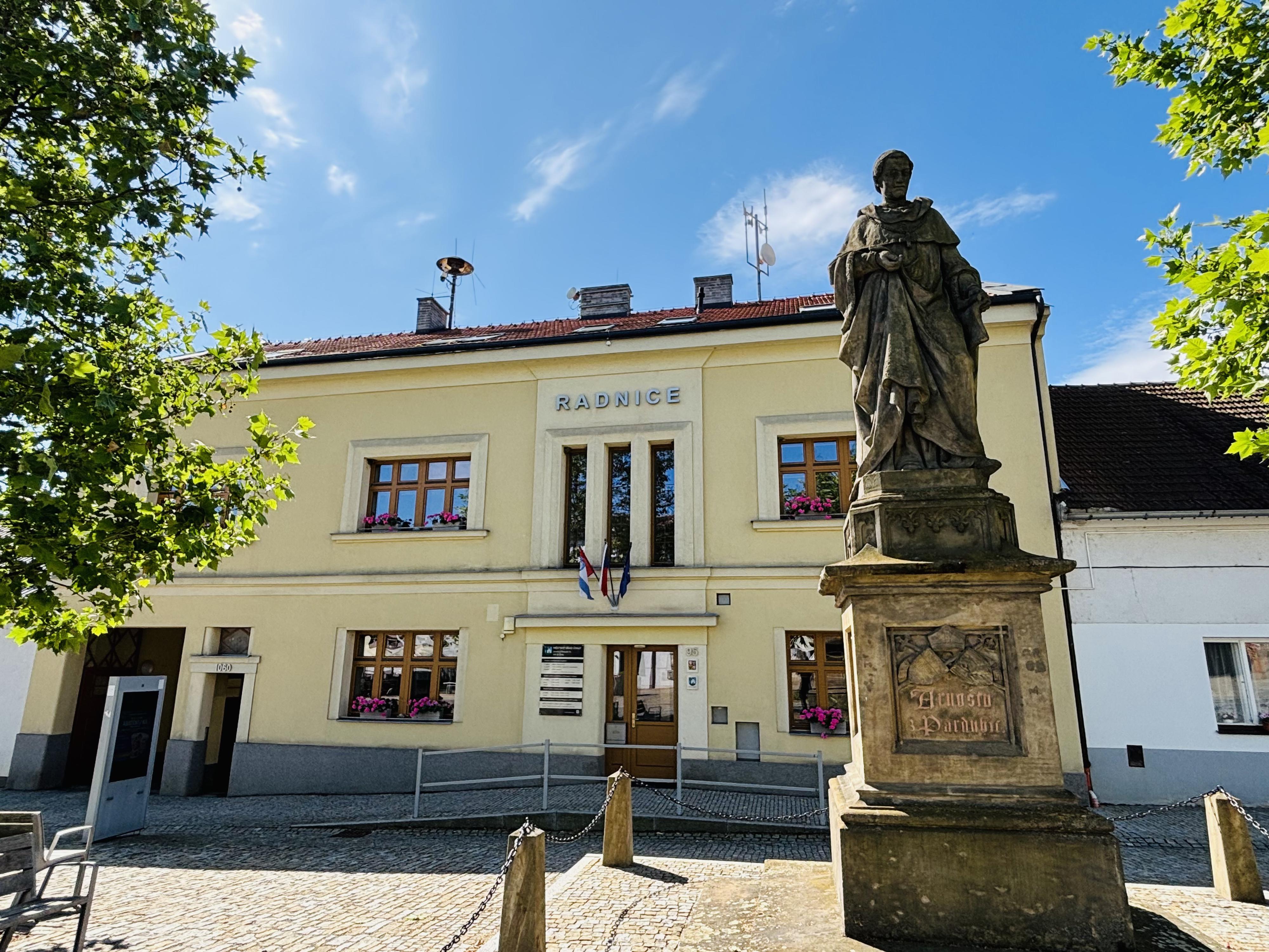 Úvaly - městský úřad foto 4