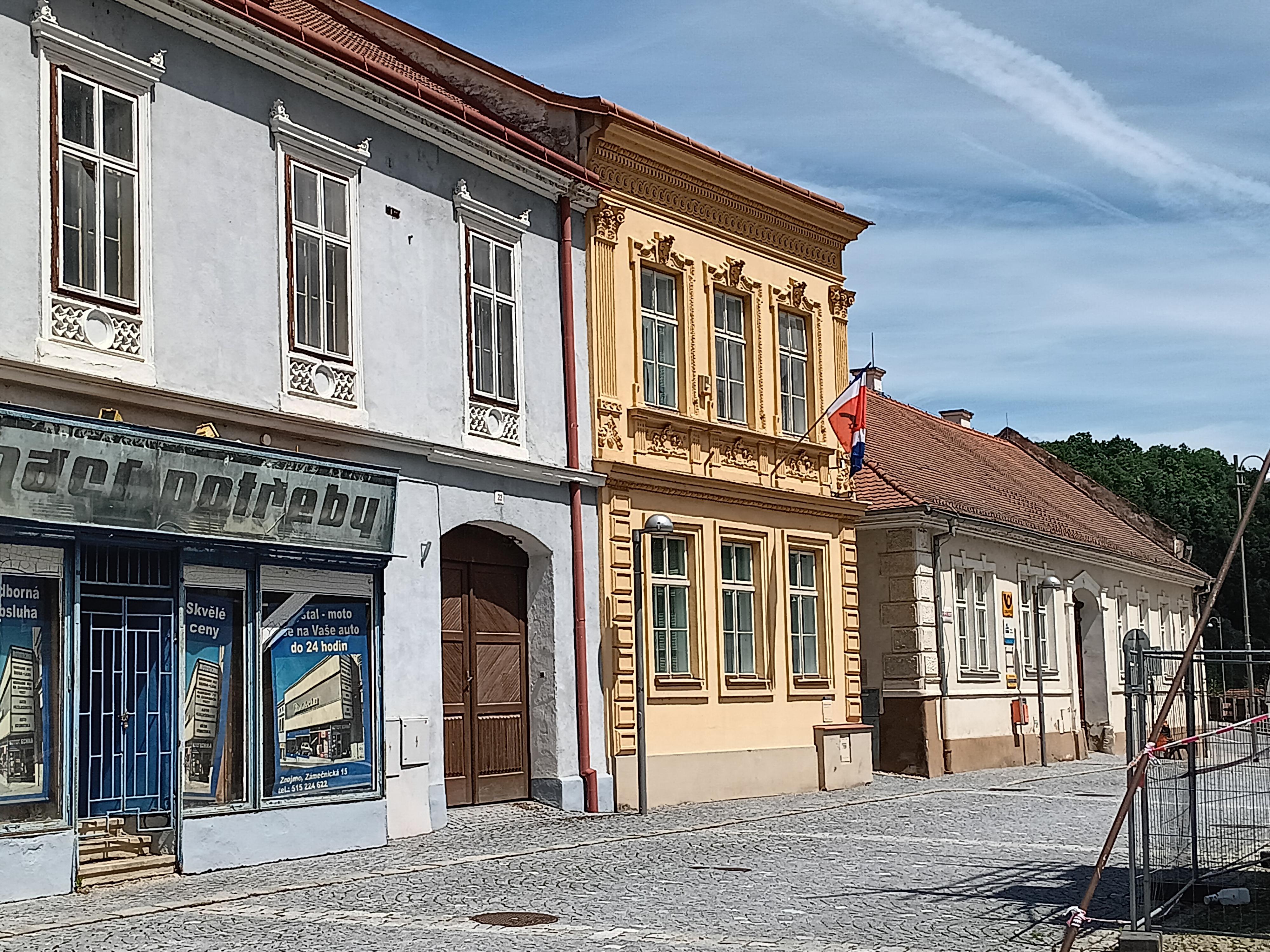 Vranov nad Dyjí - úřad městyse foto 3