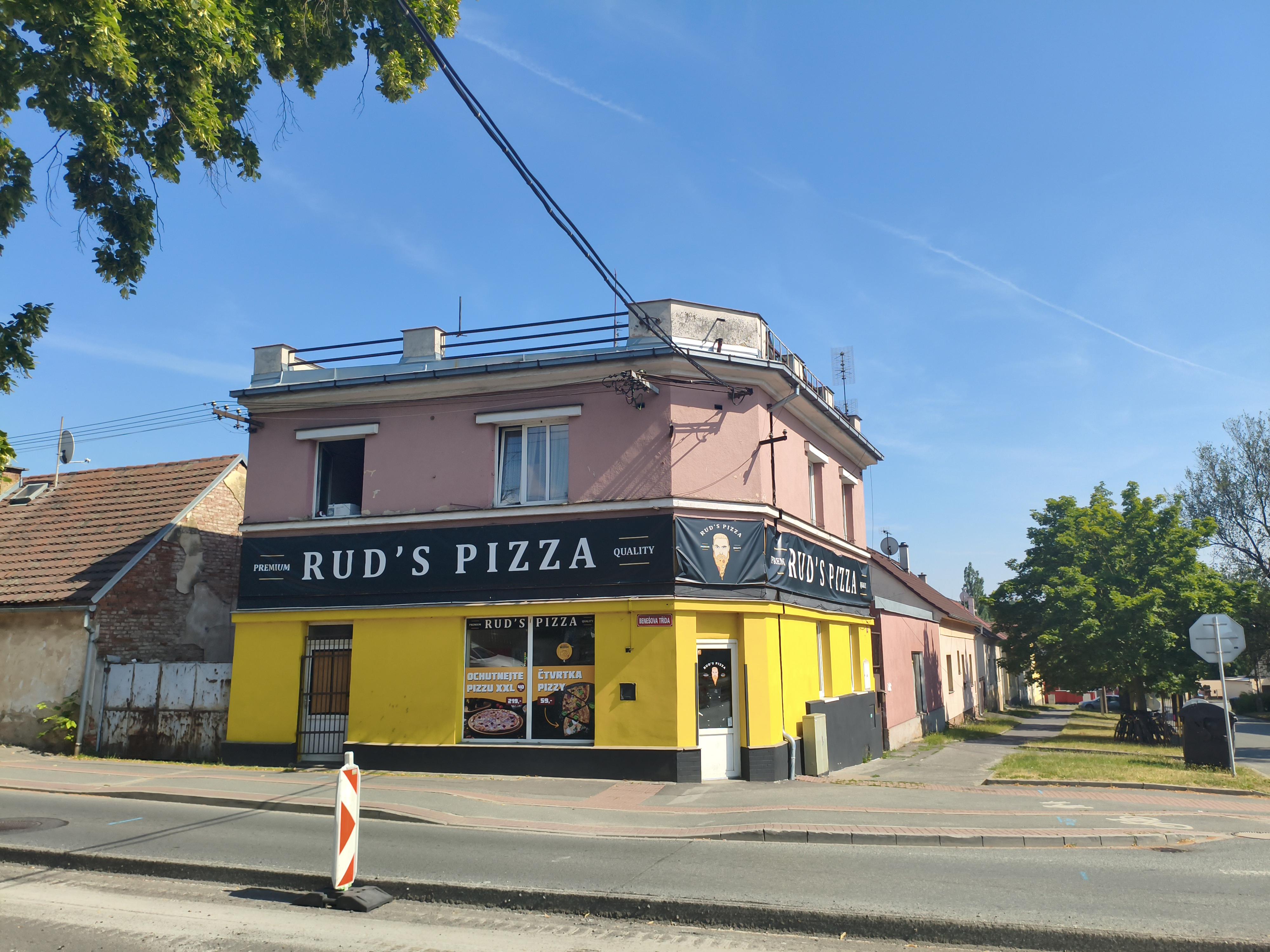 Rud's pizza