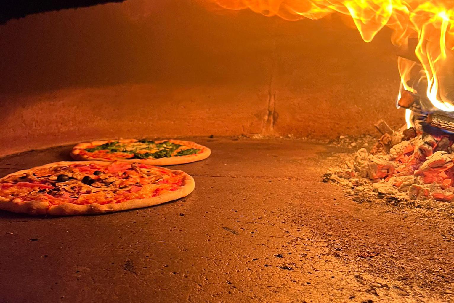Pizza z pece na dřevo & další italské pochoutky