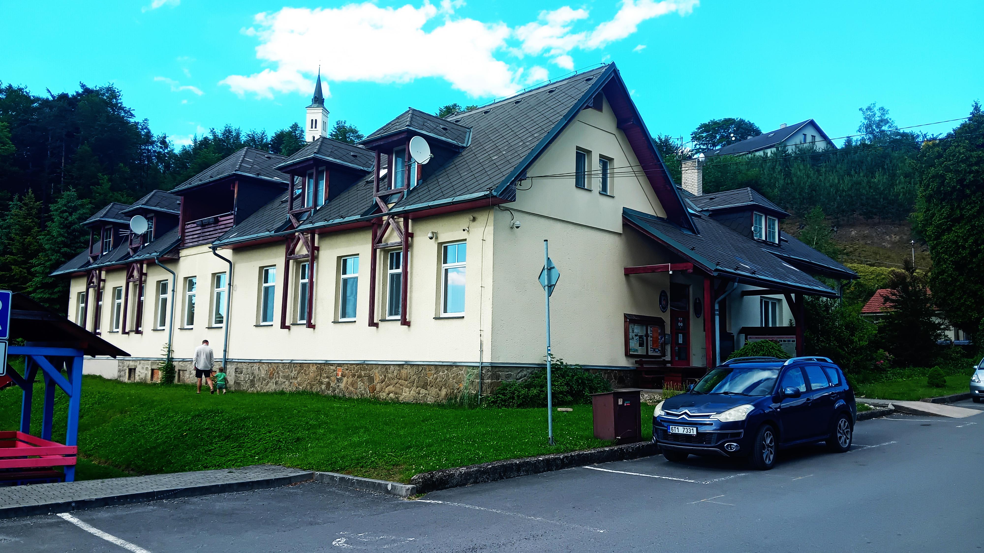 Malenovice - obecní úřad foto 3