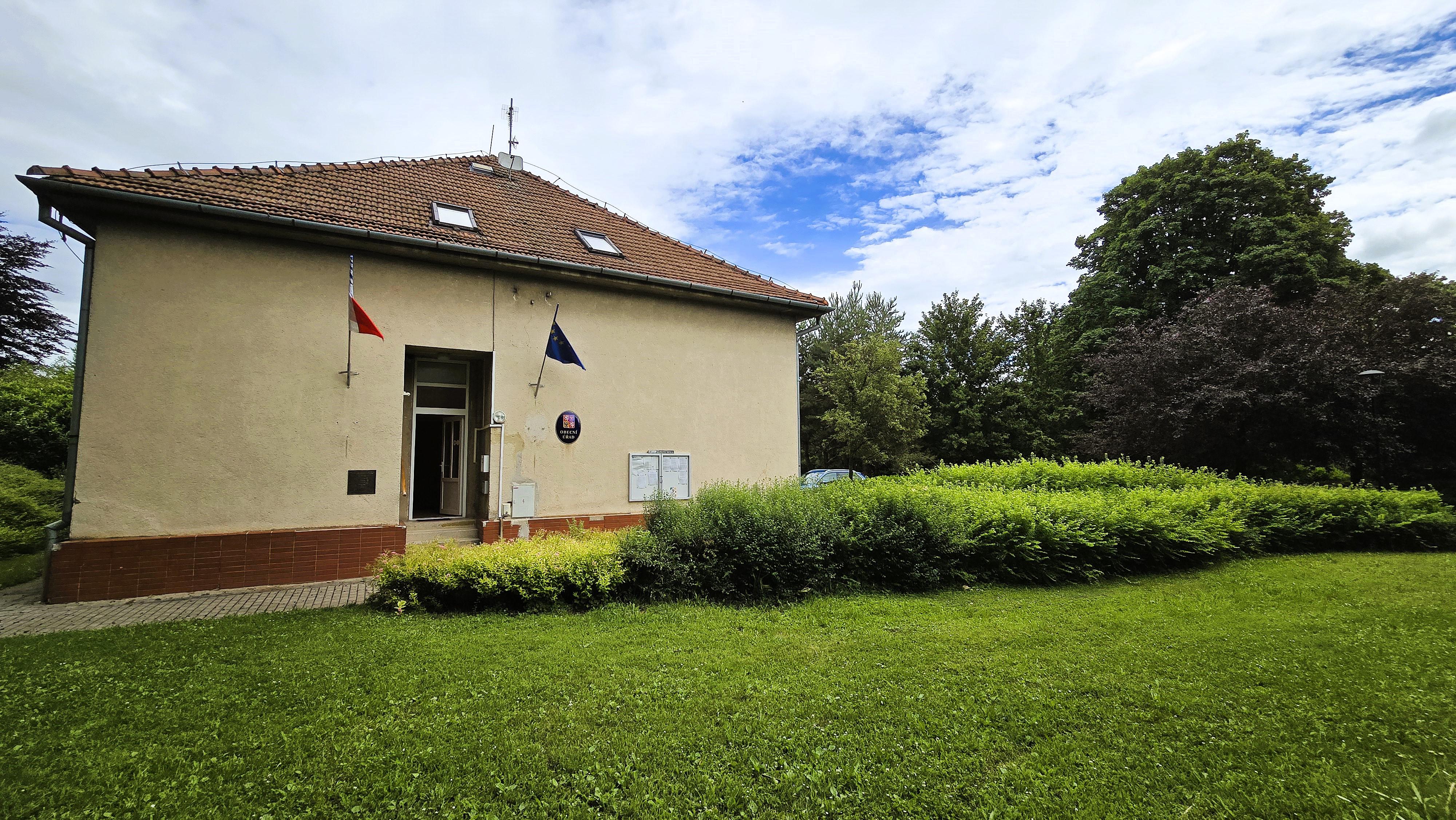 Dobrochov - obecní úřad foto 3