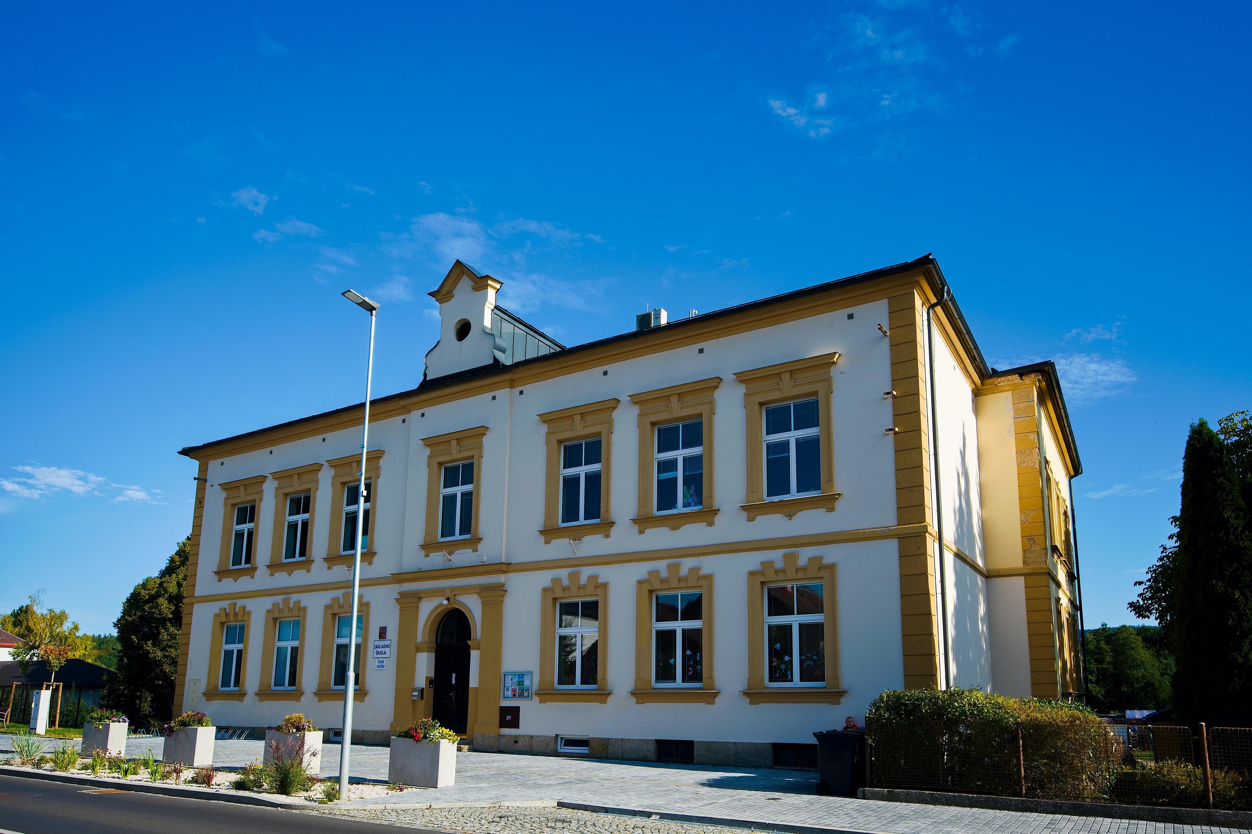 Základní škola Velká Hleďsebe, okres Cheb