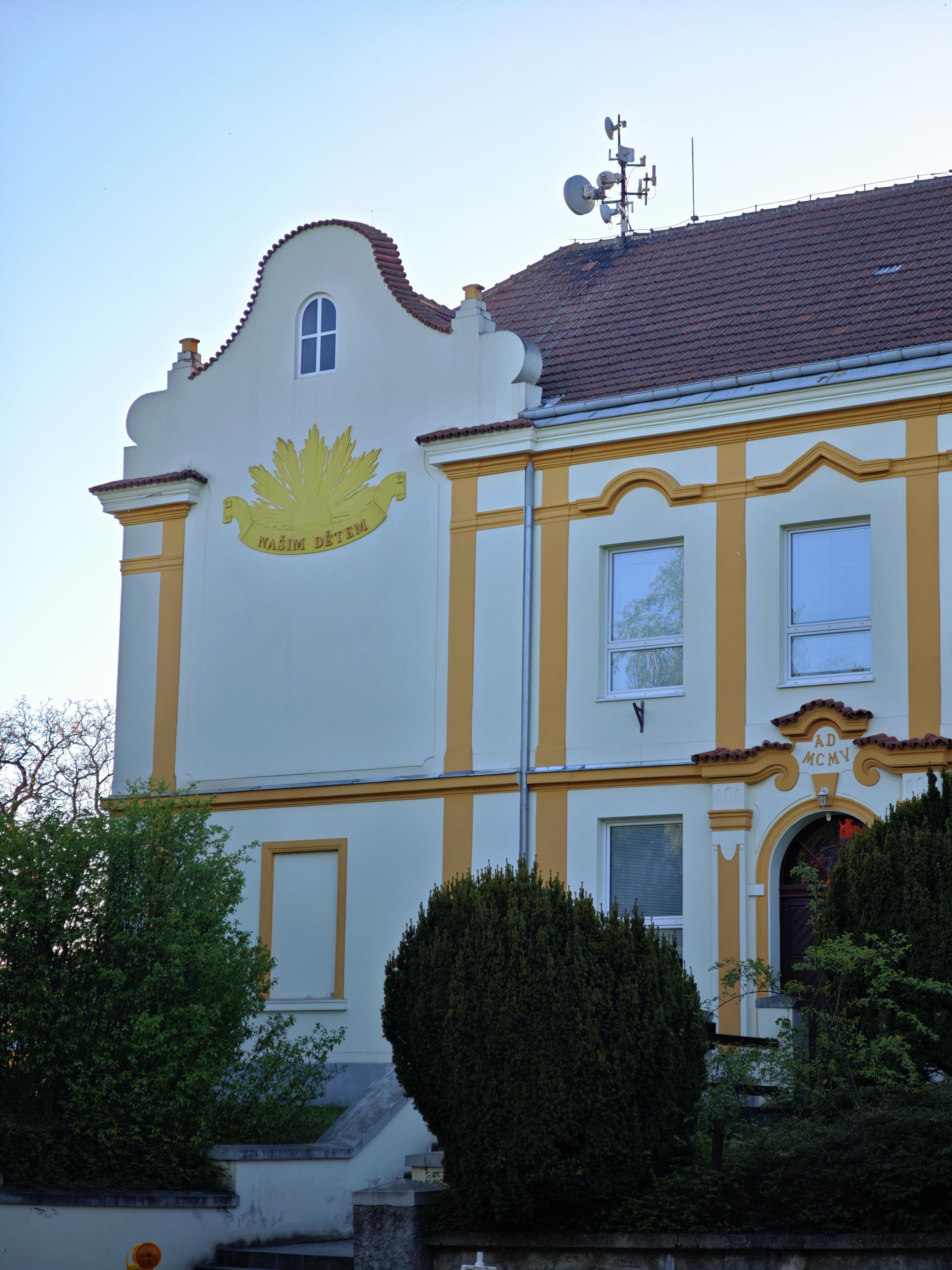 Základní škola a Mateřská škola Byšice, okres Mělník foto 2