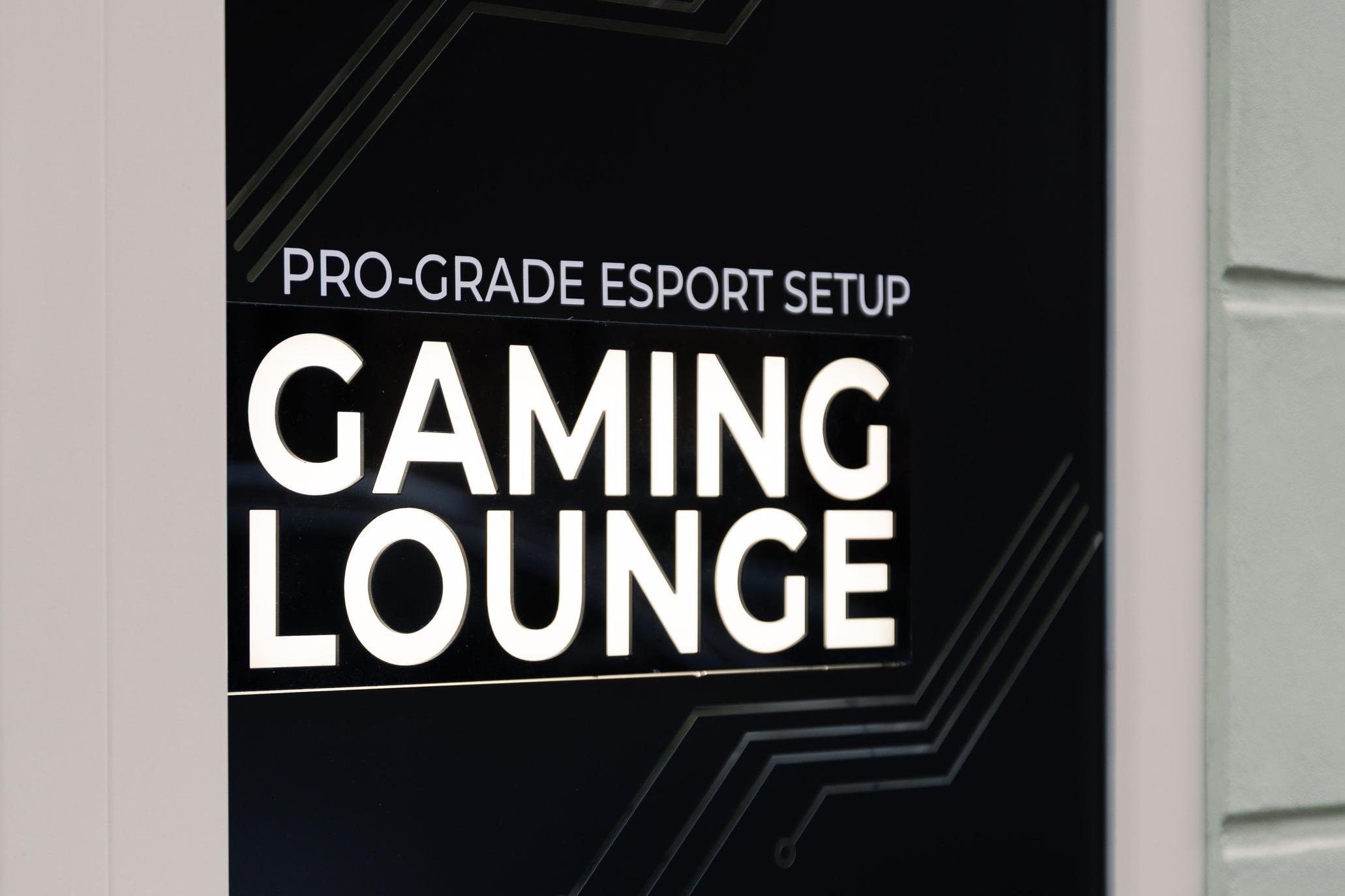 Pit Stop Lounge