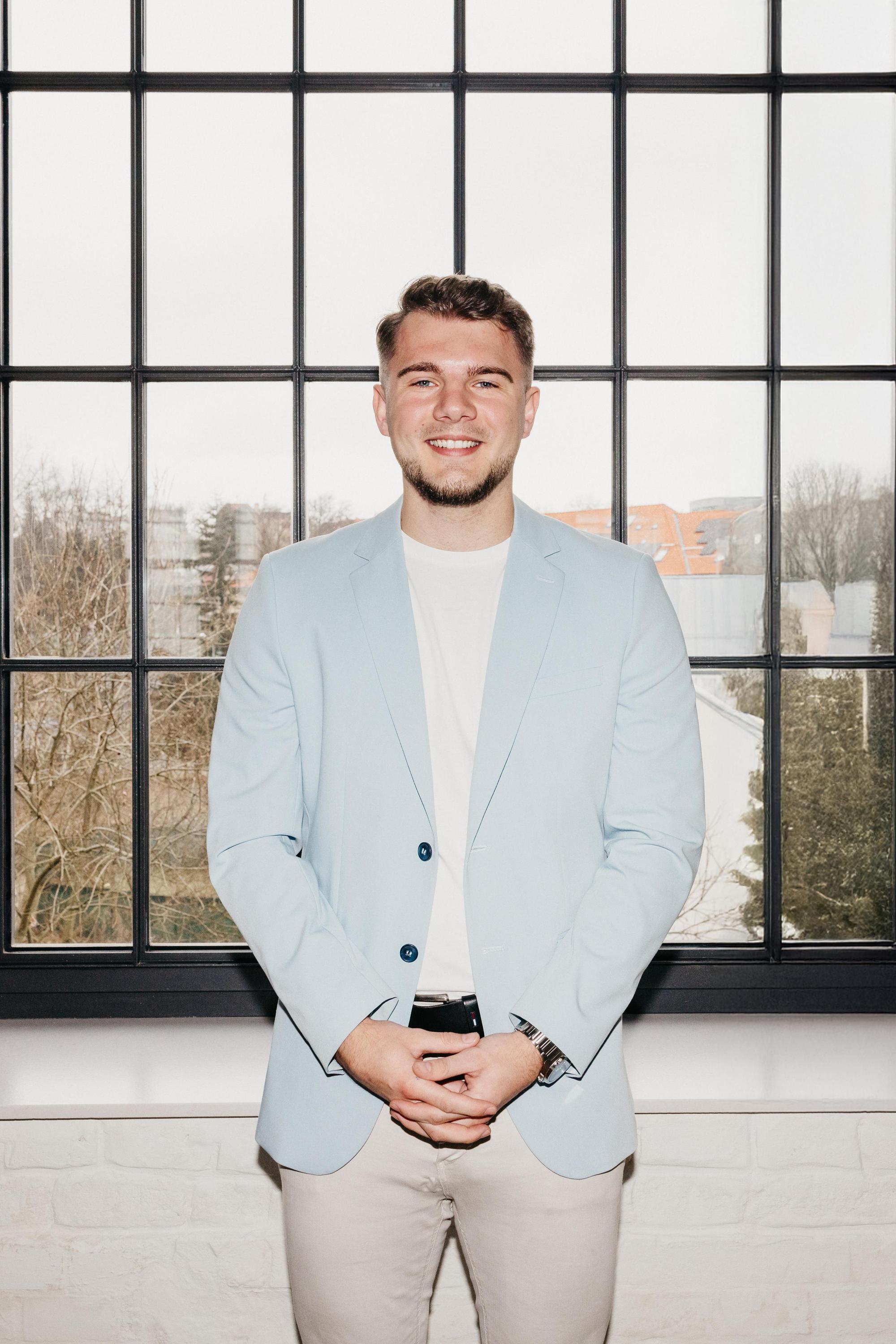 Adam Dlouhý - realitní makléř foto 3