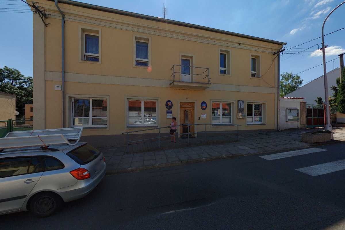 Klobuky - obecní úřad foto 6