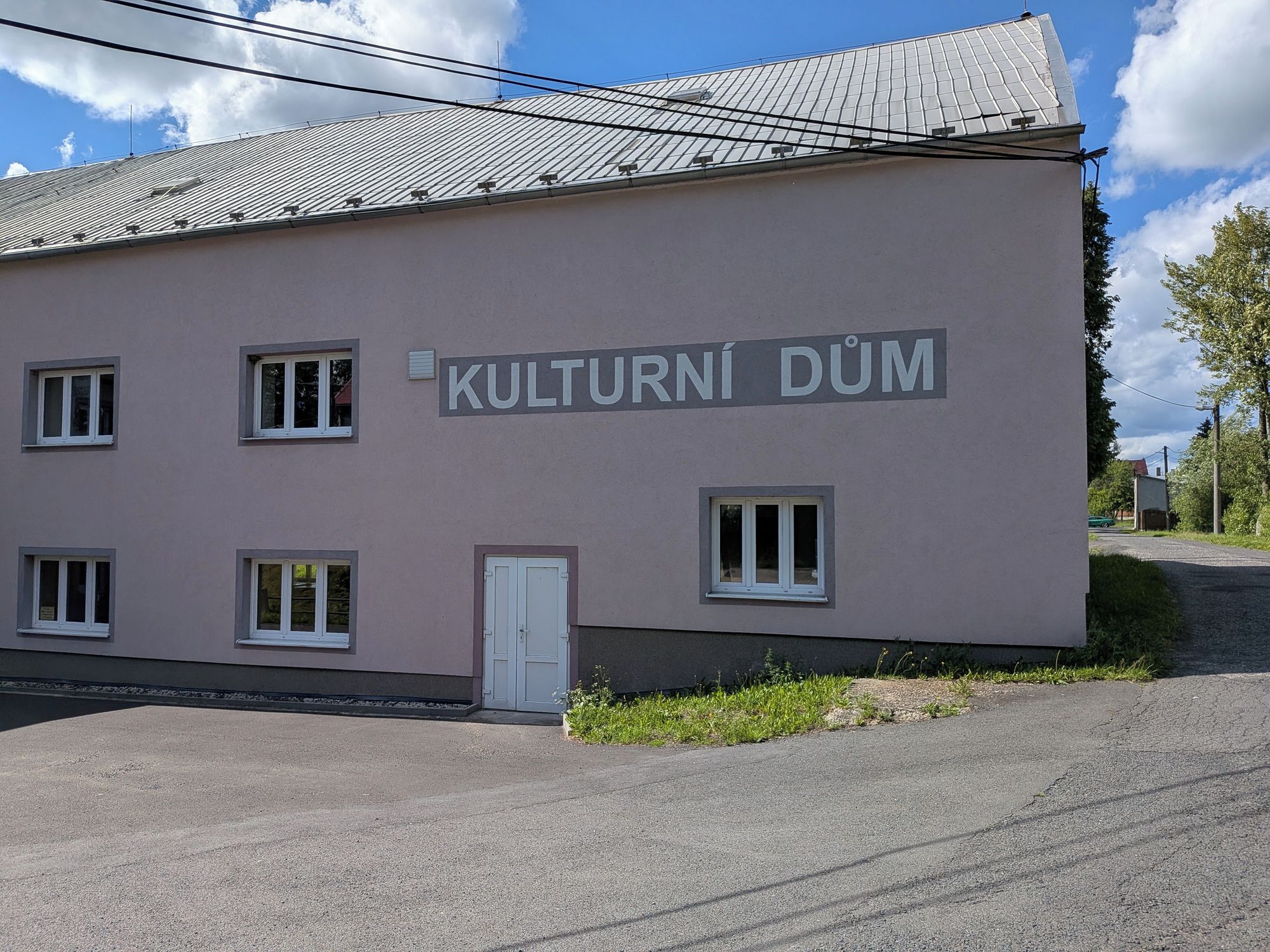 Kulturní dům Bochov foto 1