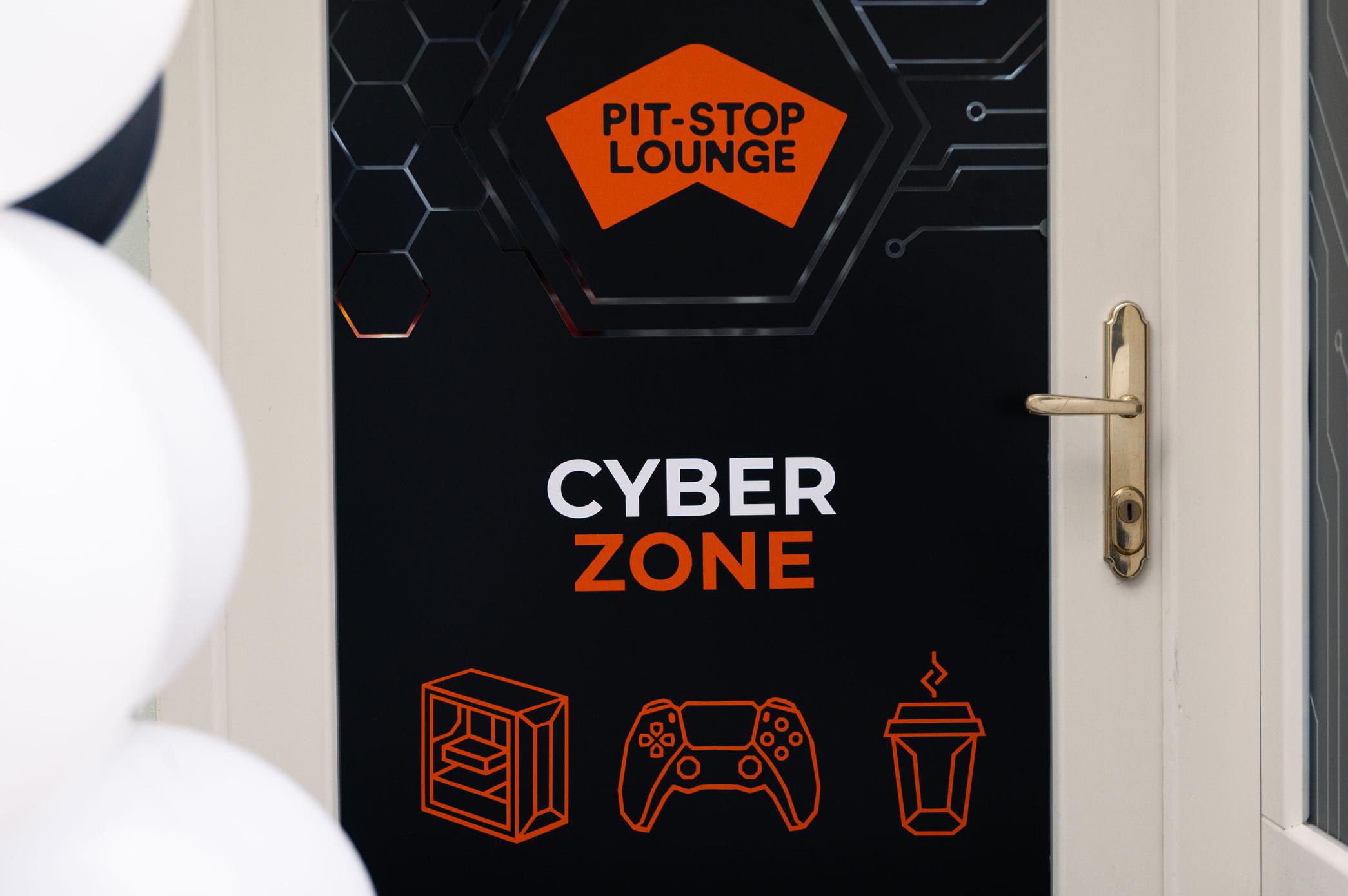 Pit Stop Lounge