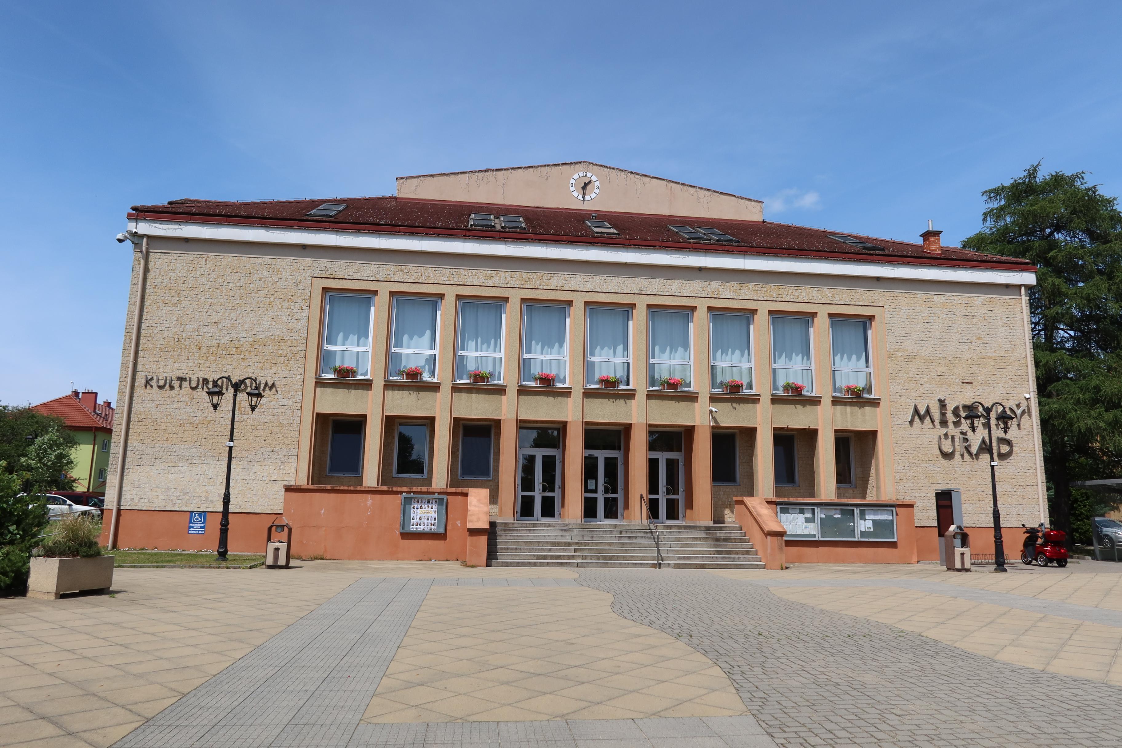 Dubňany - městský úřad foto 2