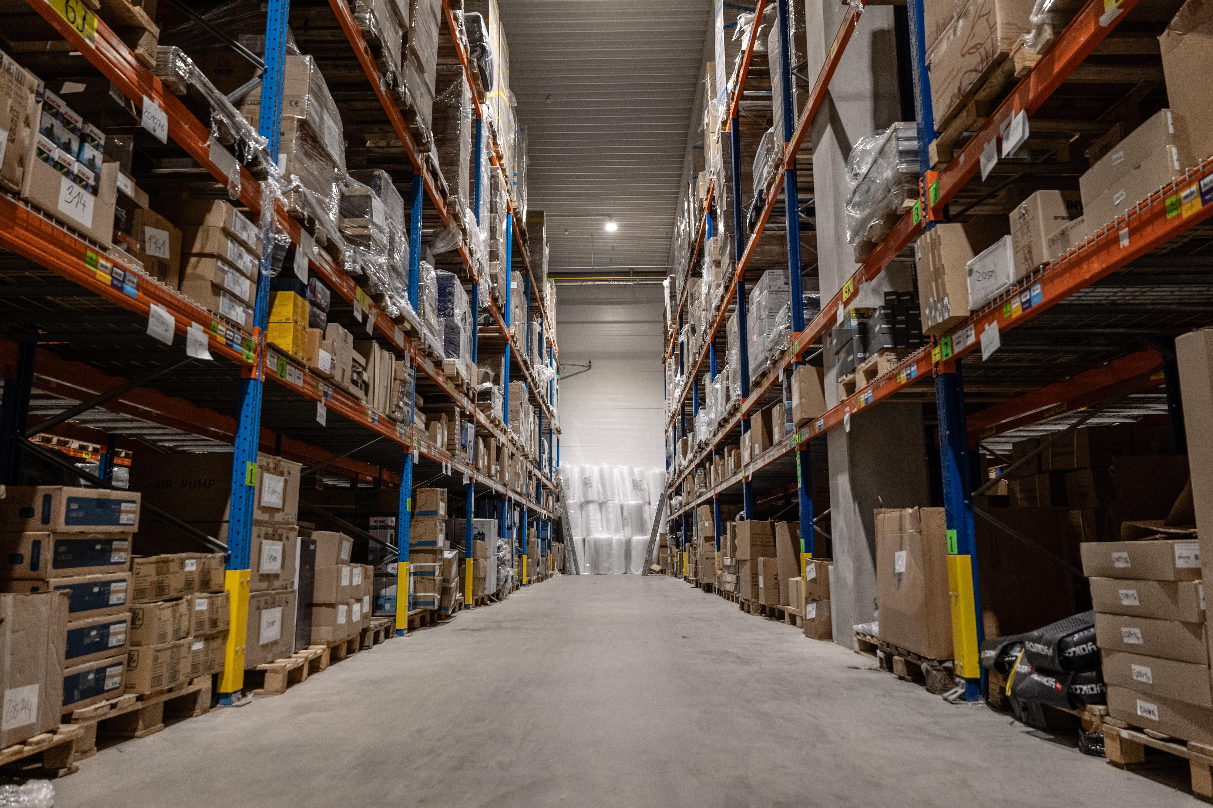 Commarec - Nakopneme Vaši logistiku foto 2