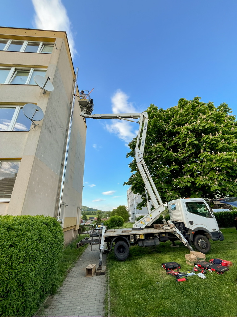 Nad hlavou - výškové práce foto 3