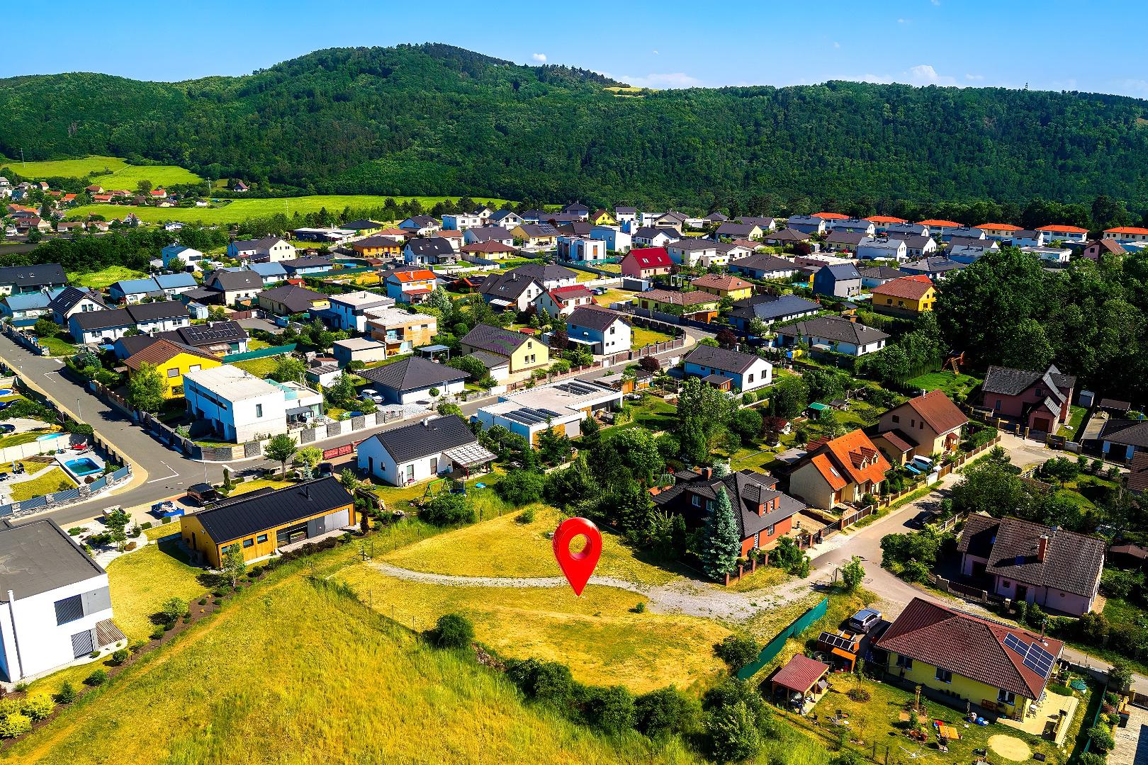 Vyjímečný stavební pozemek 1 241 m², Králův Dvůr