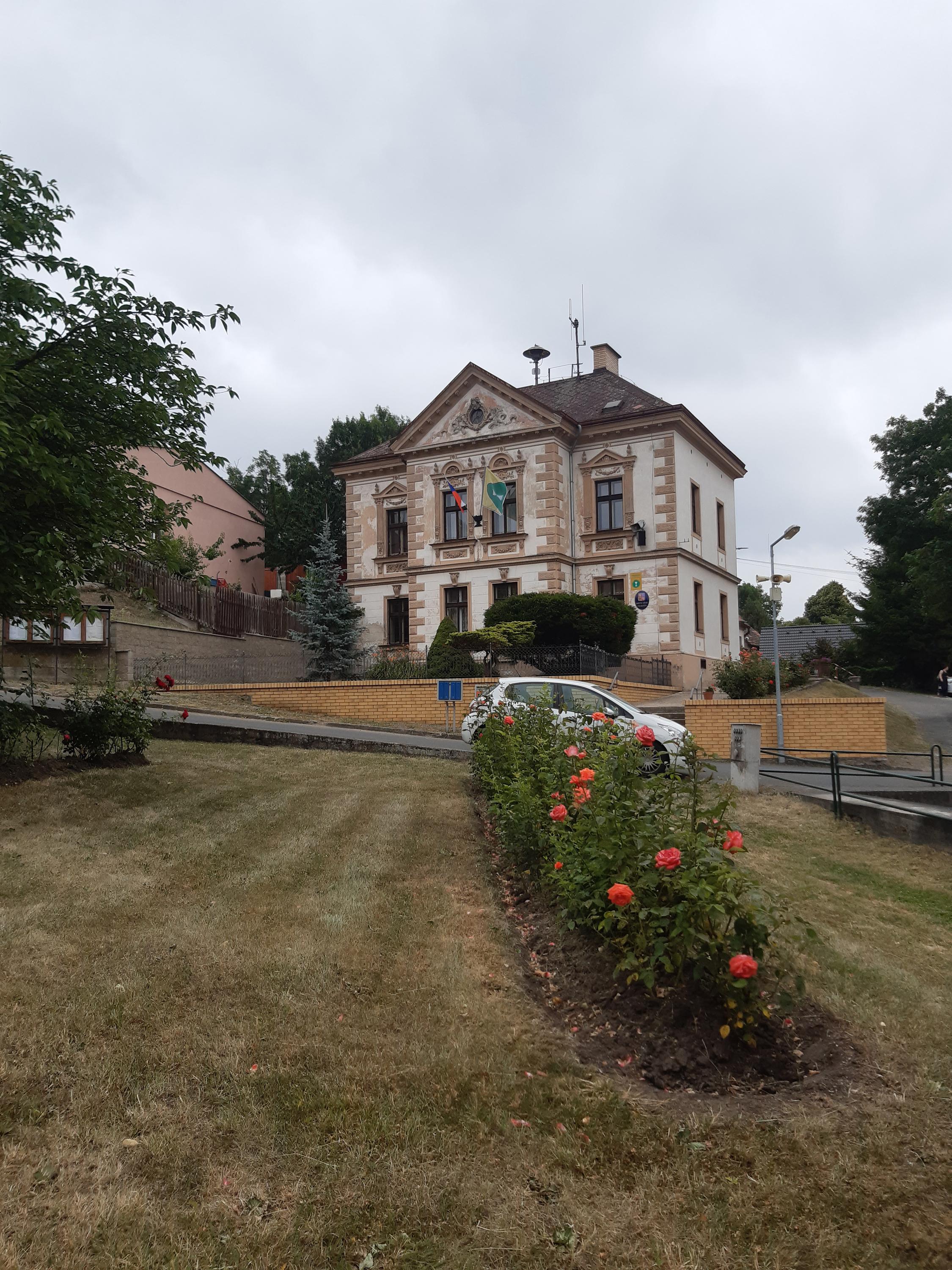 Třebušín - obecní úřad foto 5