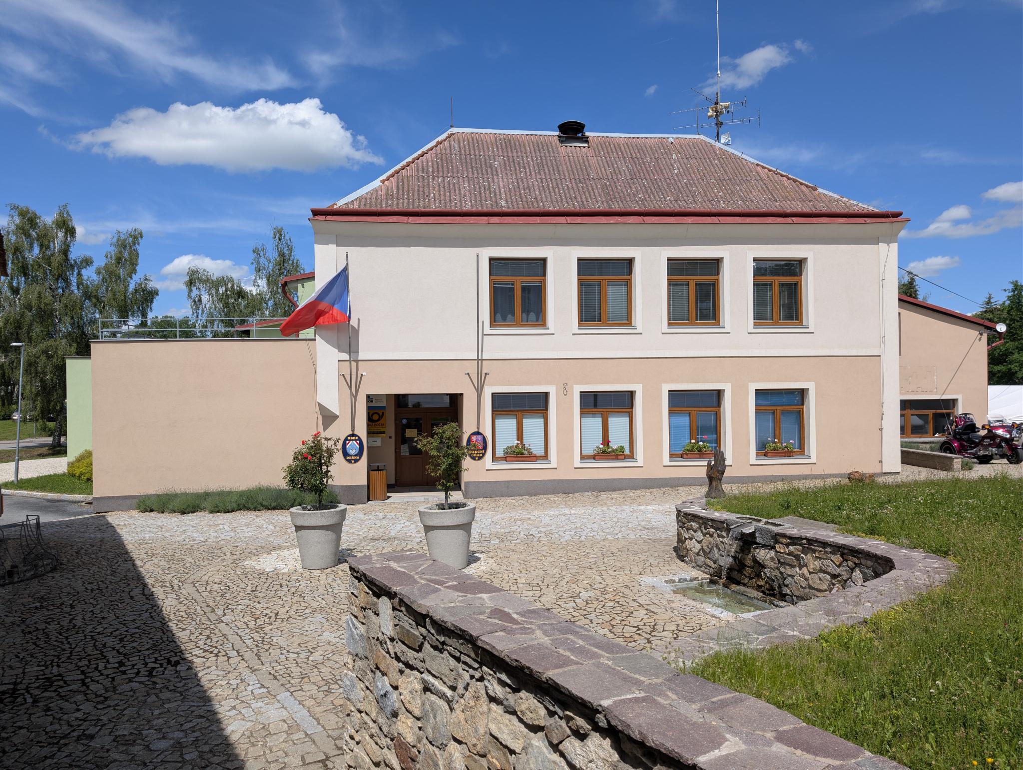 Dešná - obecní úřad foto 3