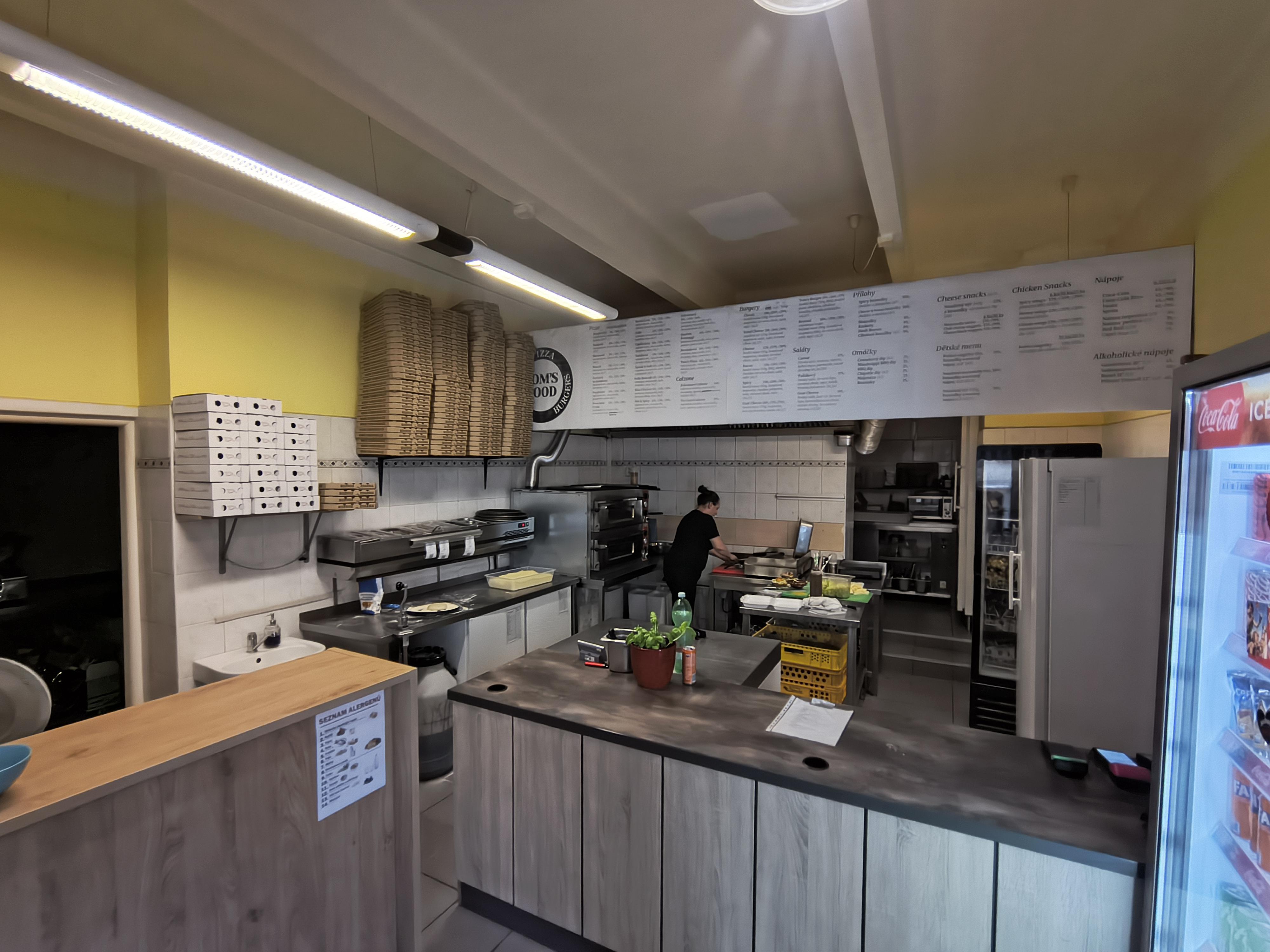 Tom’s Food Restaurace foto 5