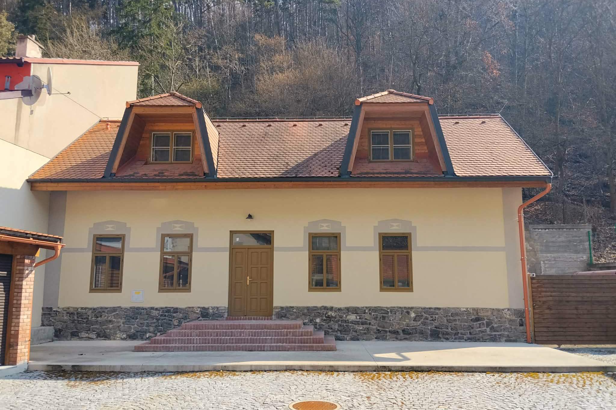 Dvůr Zlatý Serafín foto 1