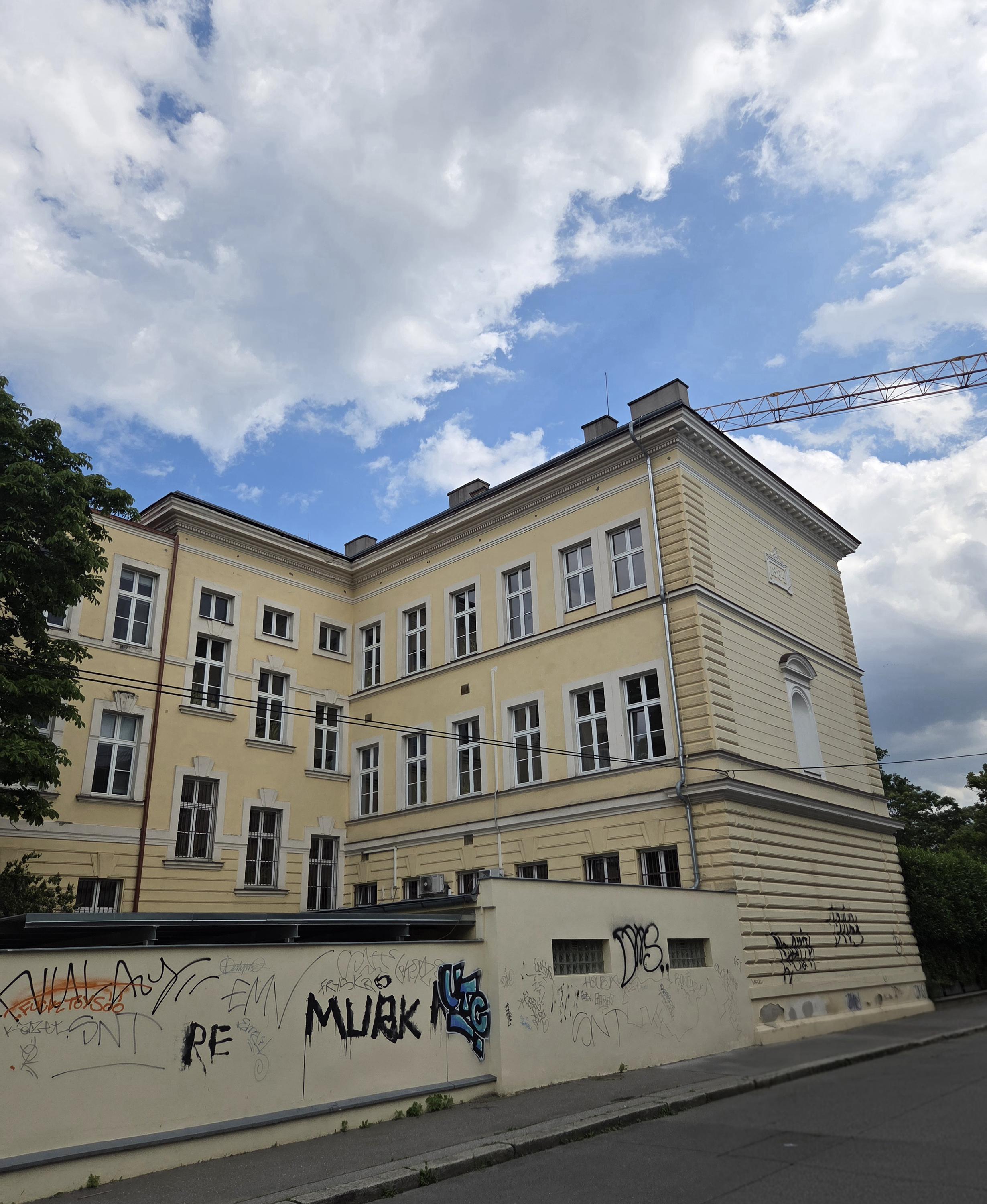 Obchodní akademie Holešovice foto 2