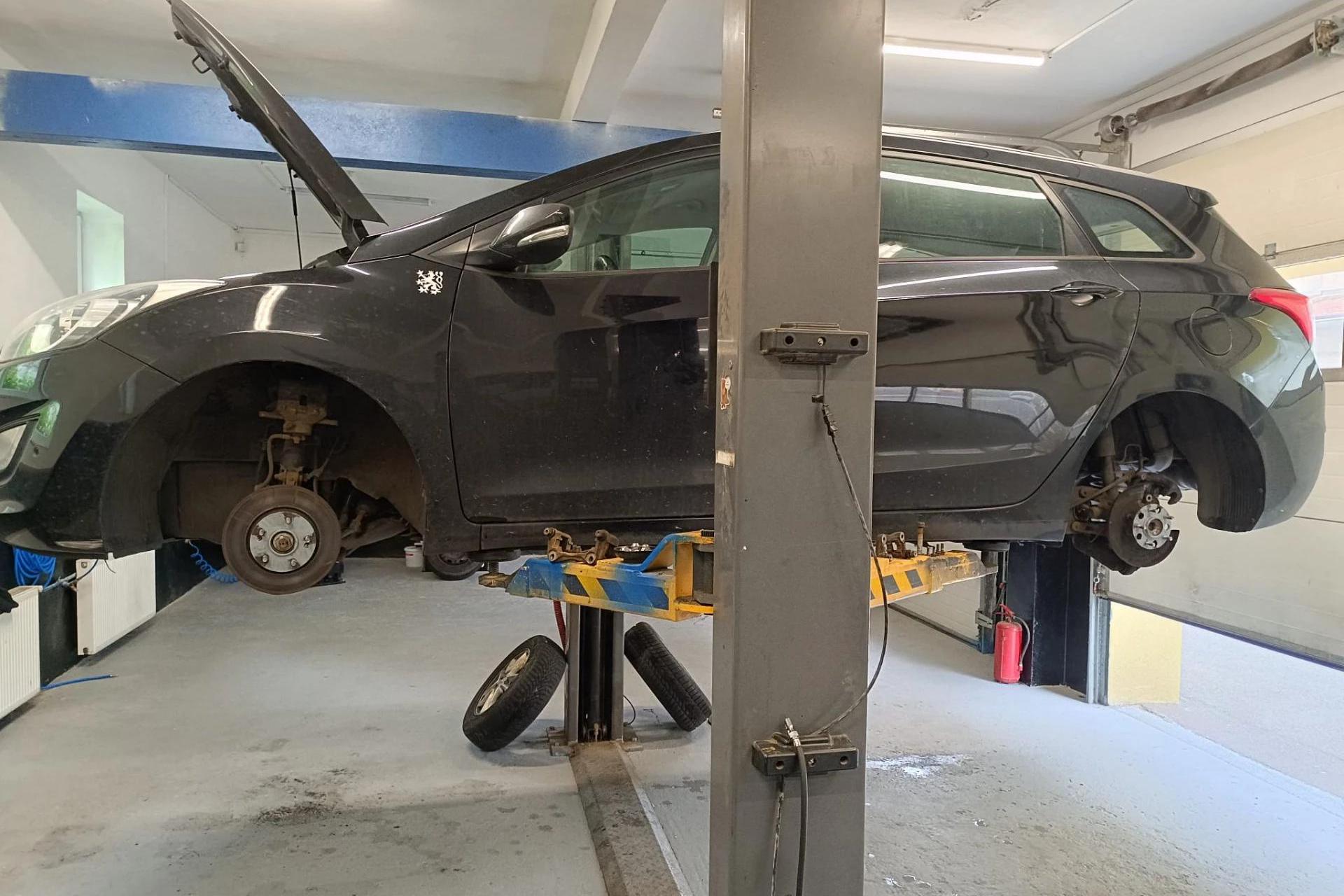 Autoservis se zapůjčením náhradního vozu