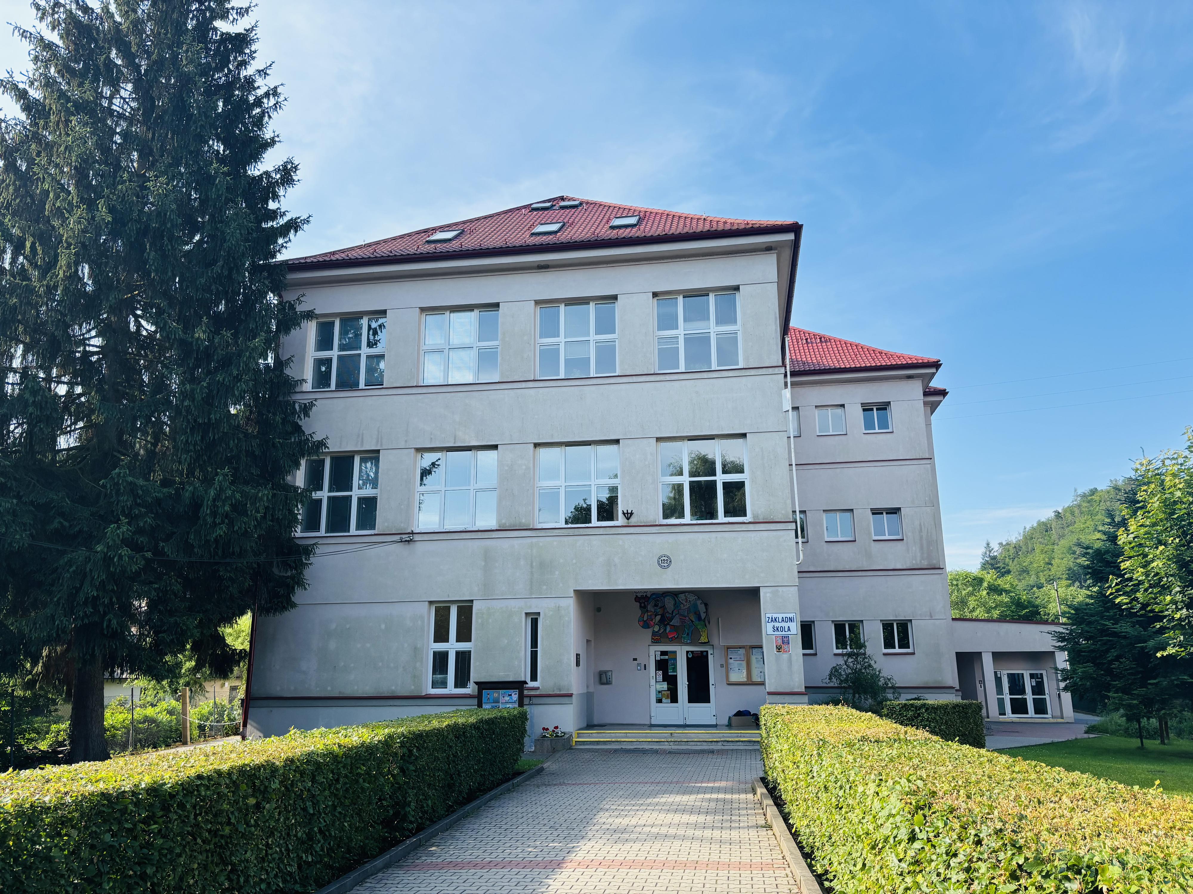 Základní škola Štěchovice, okres Praha-západ, příspěvková organizace foto 3