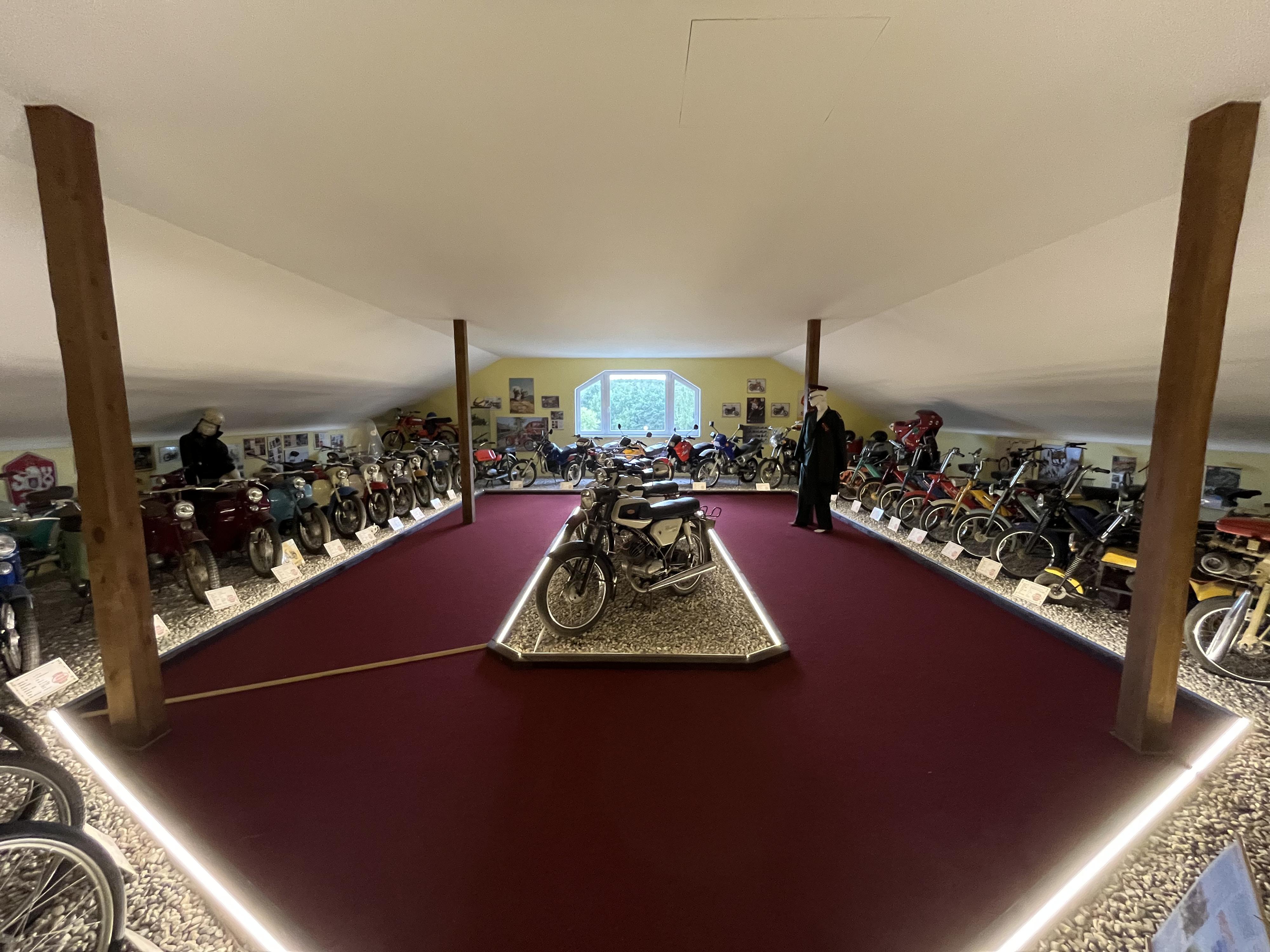 Muzeum historických motocyklů JAWA foto 5