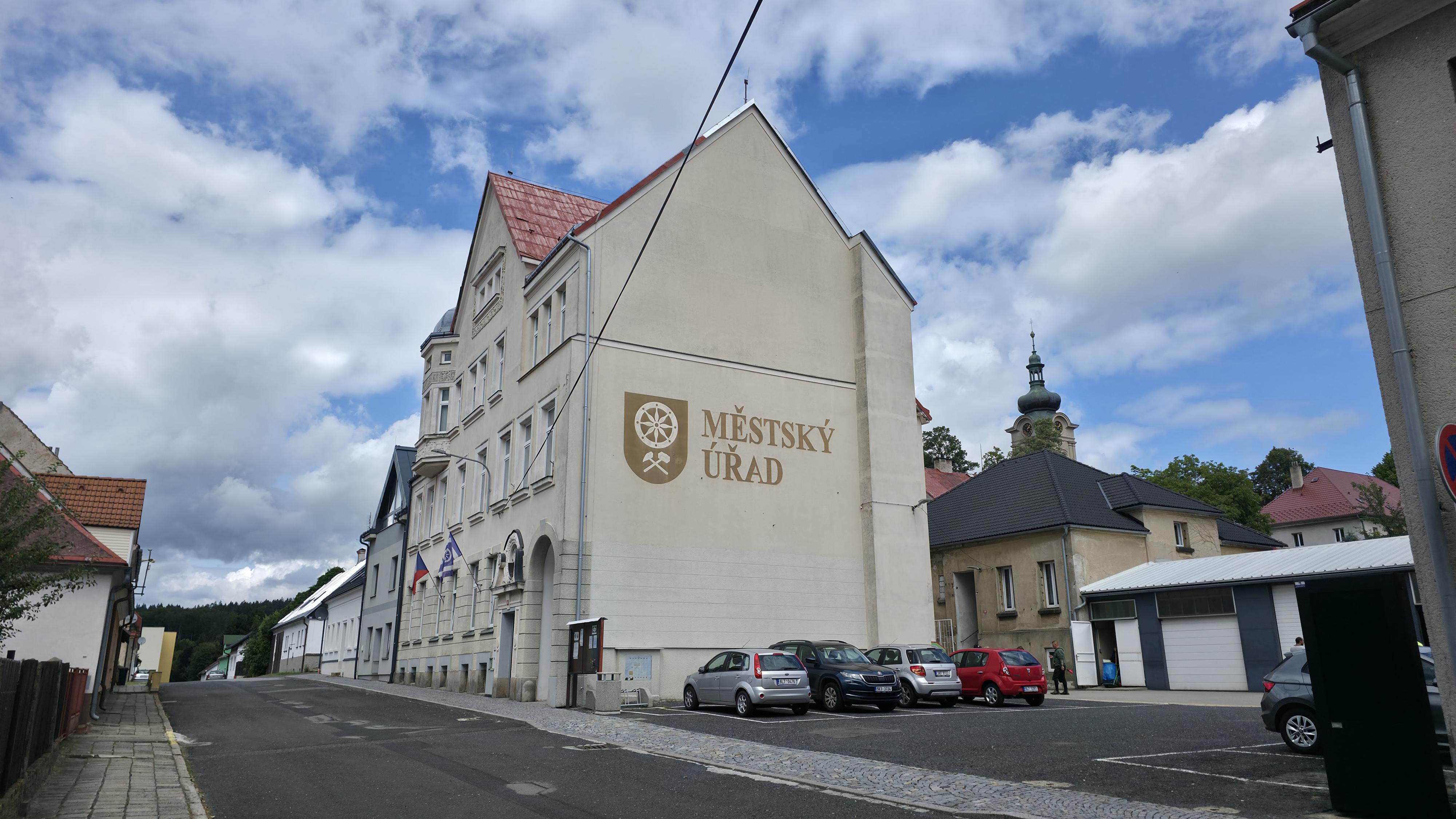 Nové Město pod Smrkem - městský úřad foto 3