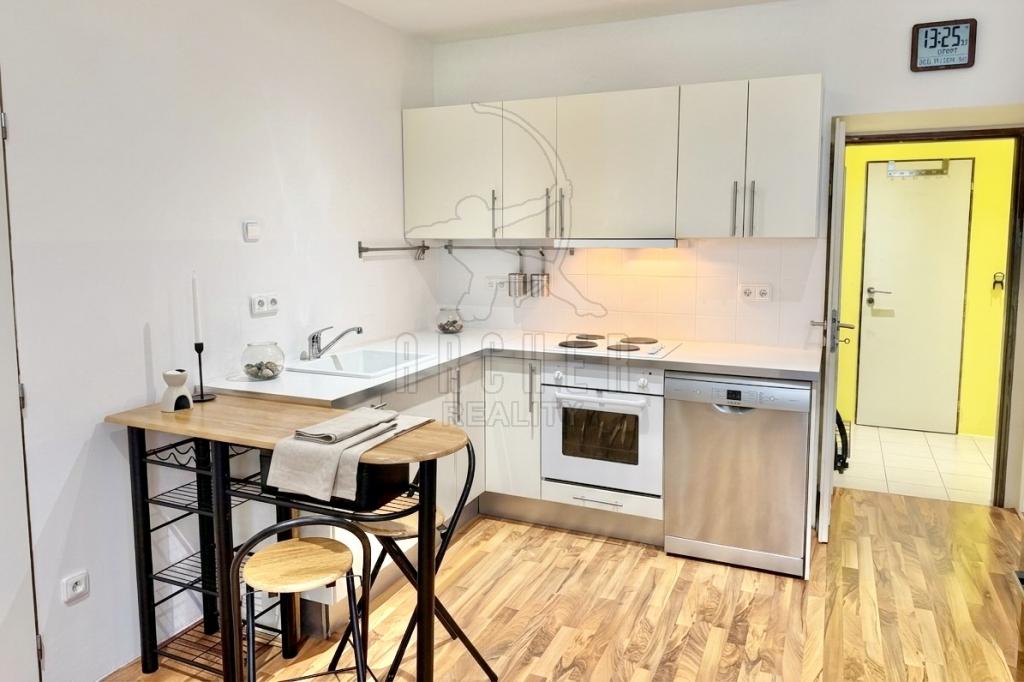 Prodej bytu 2+kk 43 m² Domažlická, Praha - Žižkov