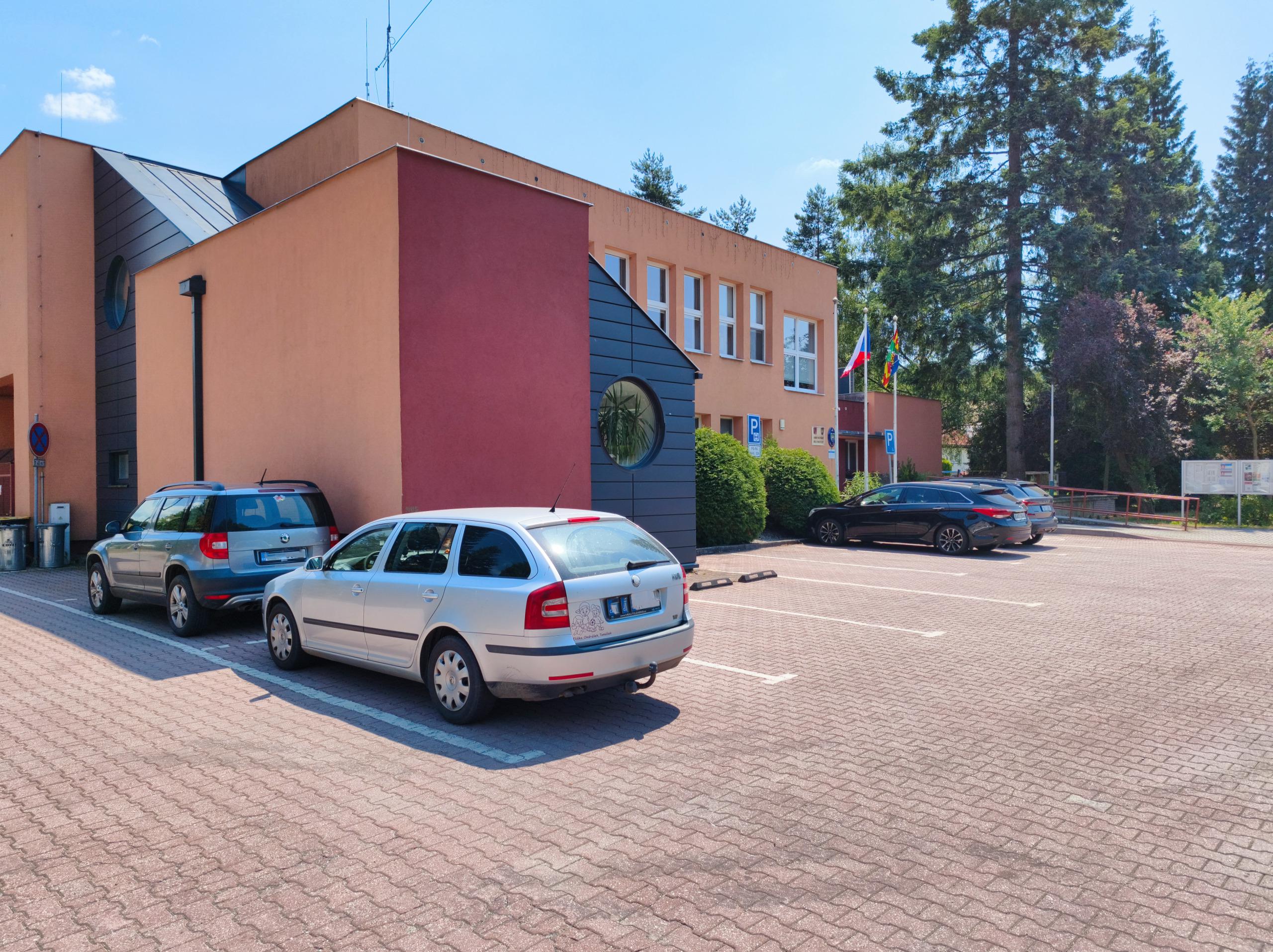 Hlubočky - obecní úřad foto 2