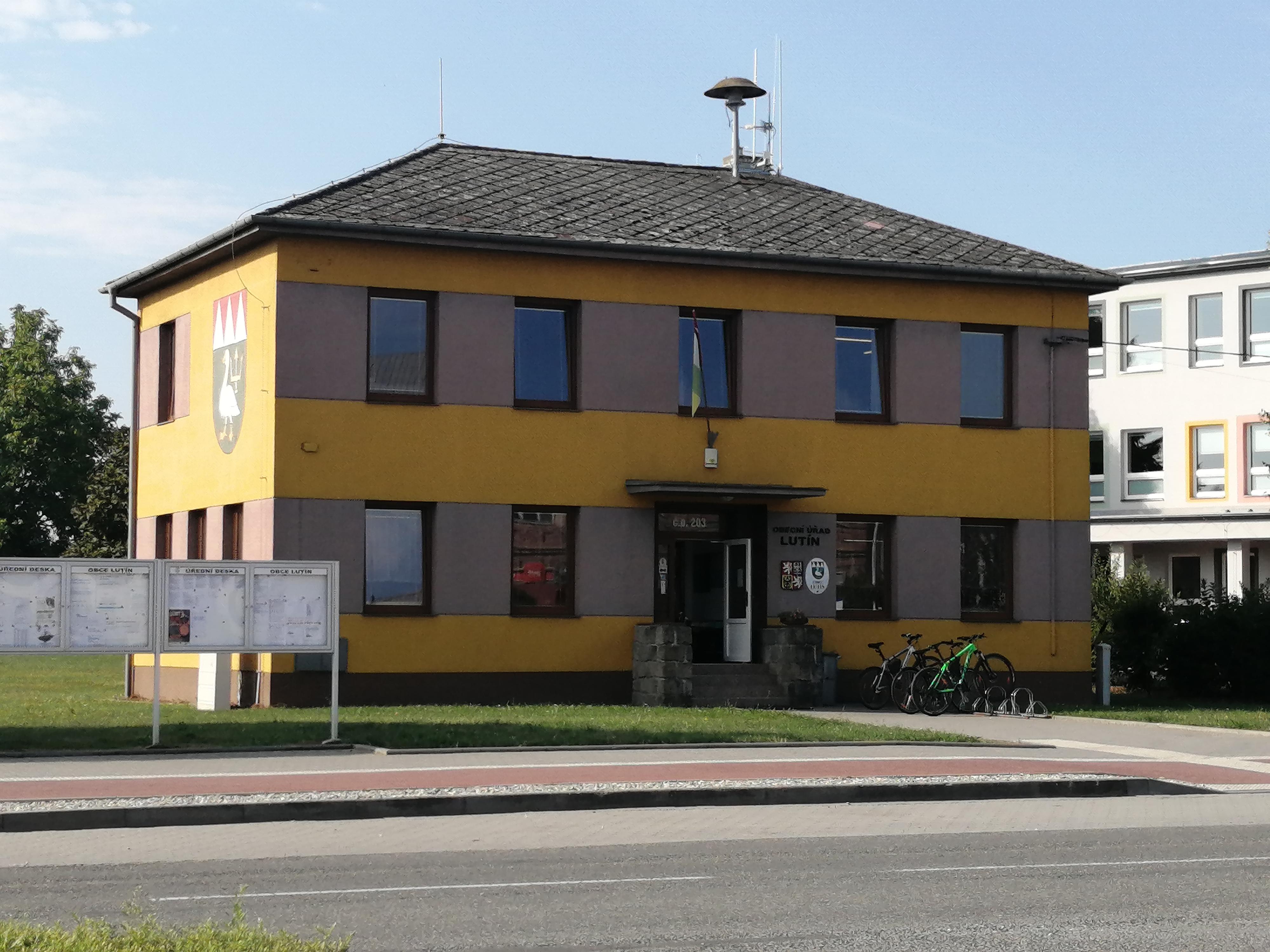 Lutín - obecní úřad foto 4