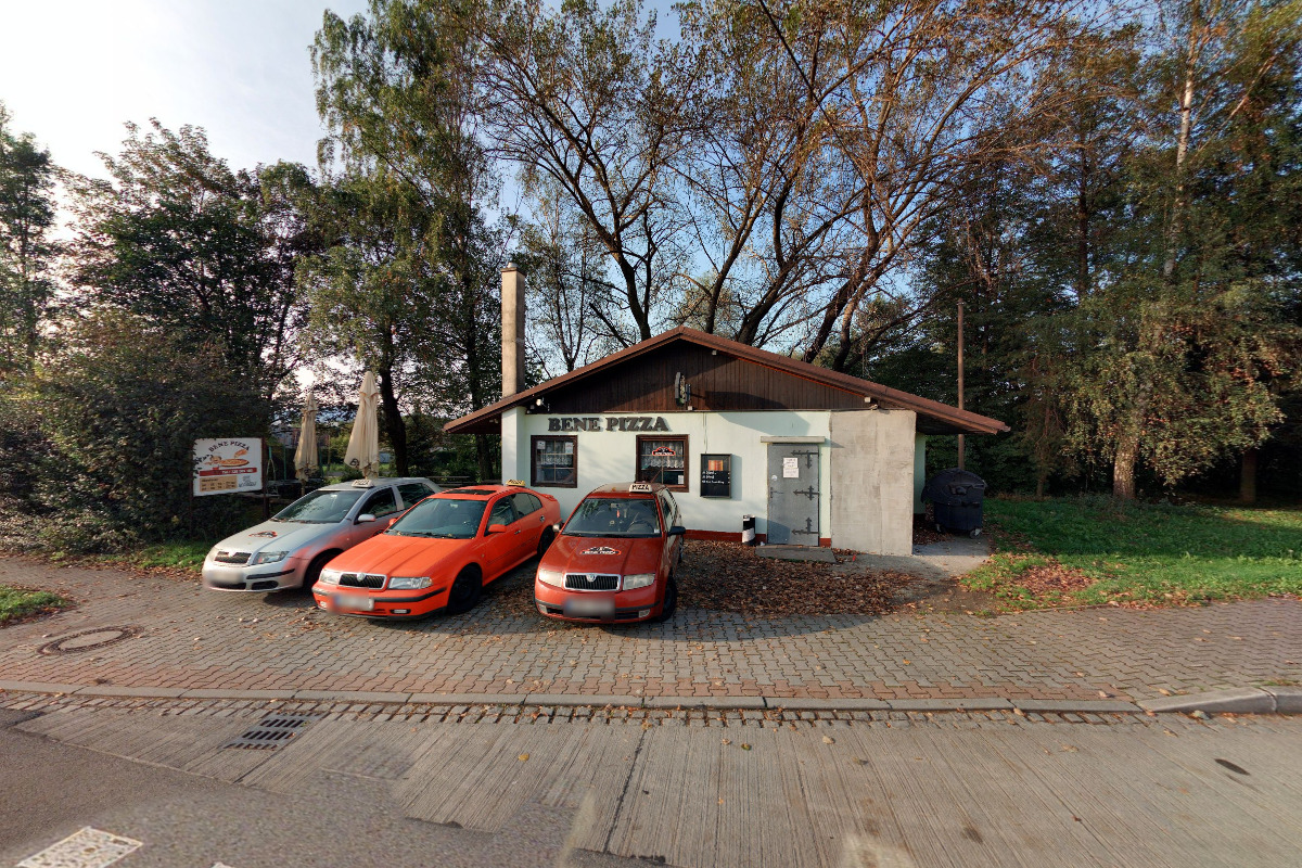 Rud's pizza