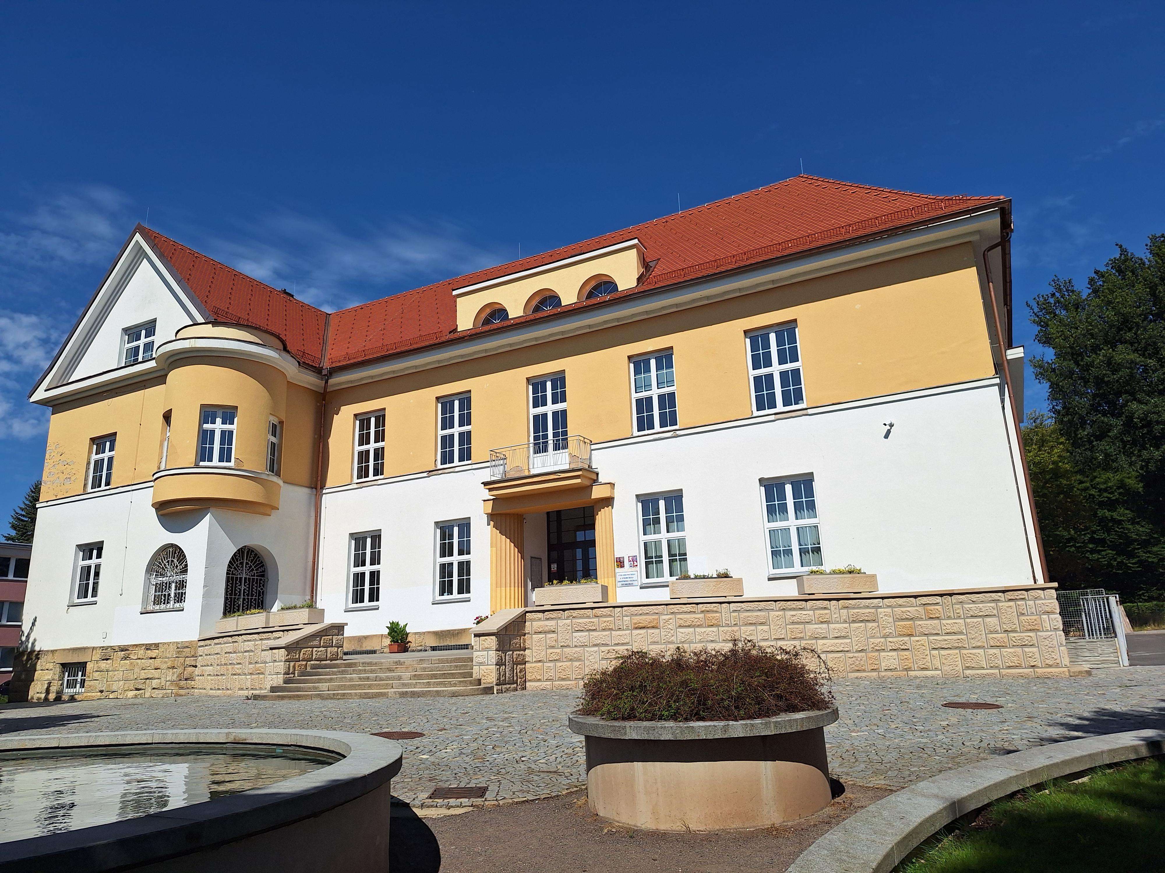 Vyšší odborná škola a střední škola zdravotnická a sociální Ústí nad Orlicí foto 2