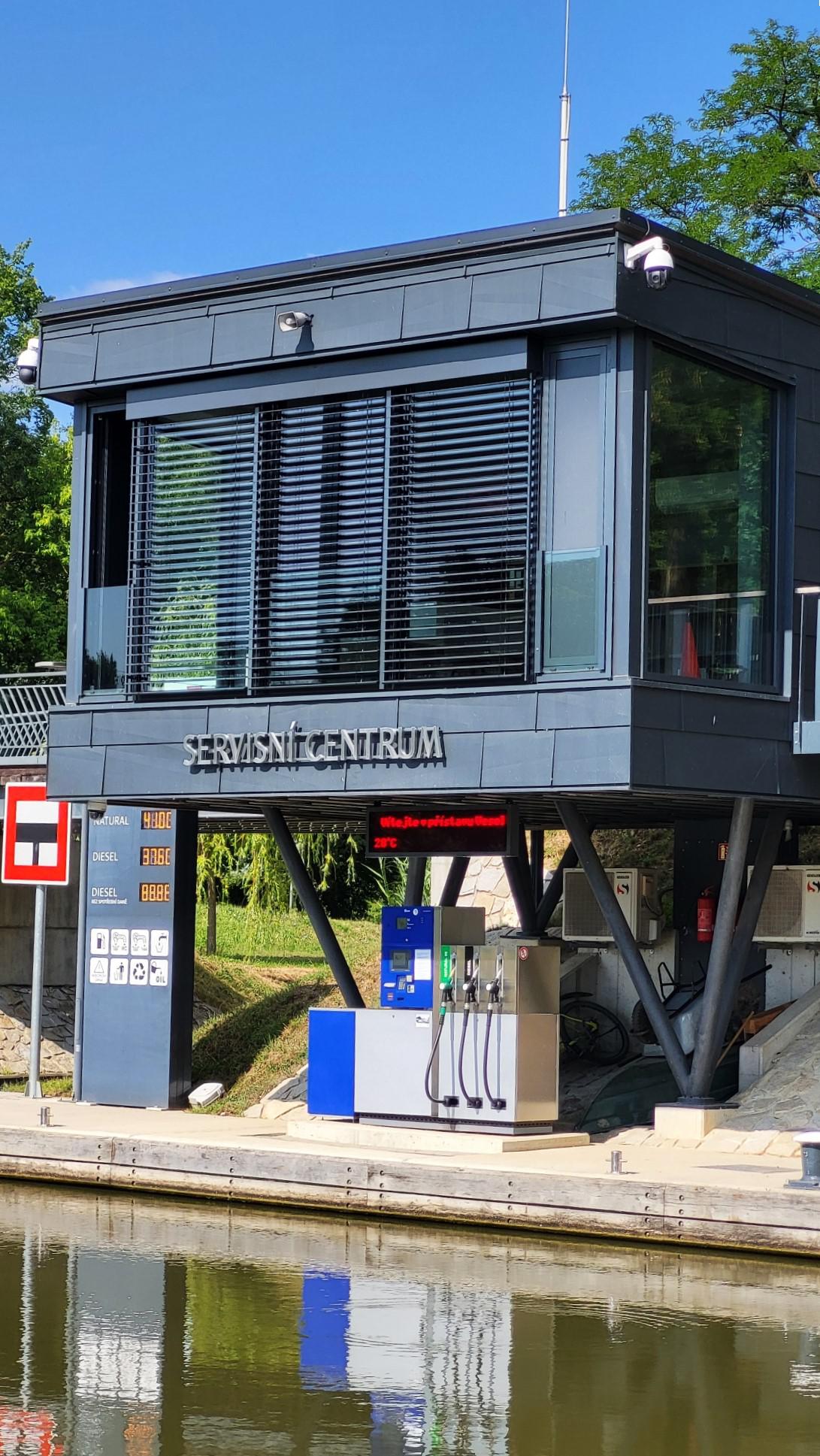 Čerpací stanice pro lodě - Přístav Veselí nad Moravou foto 4