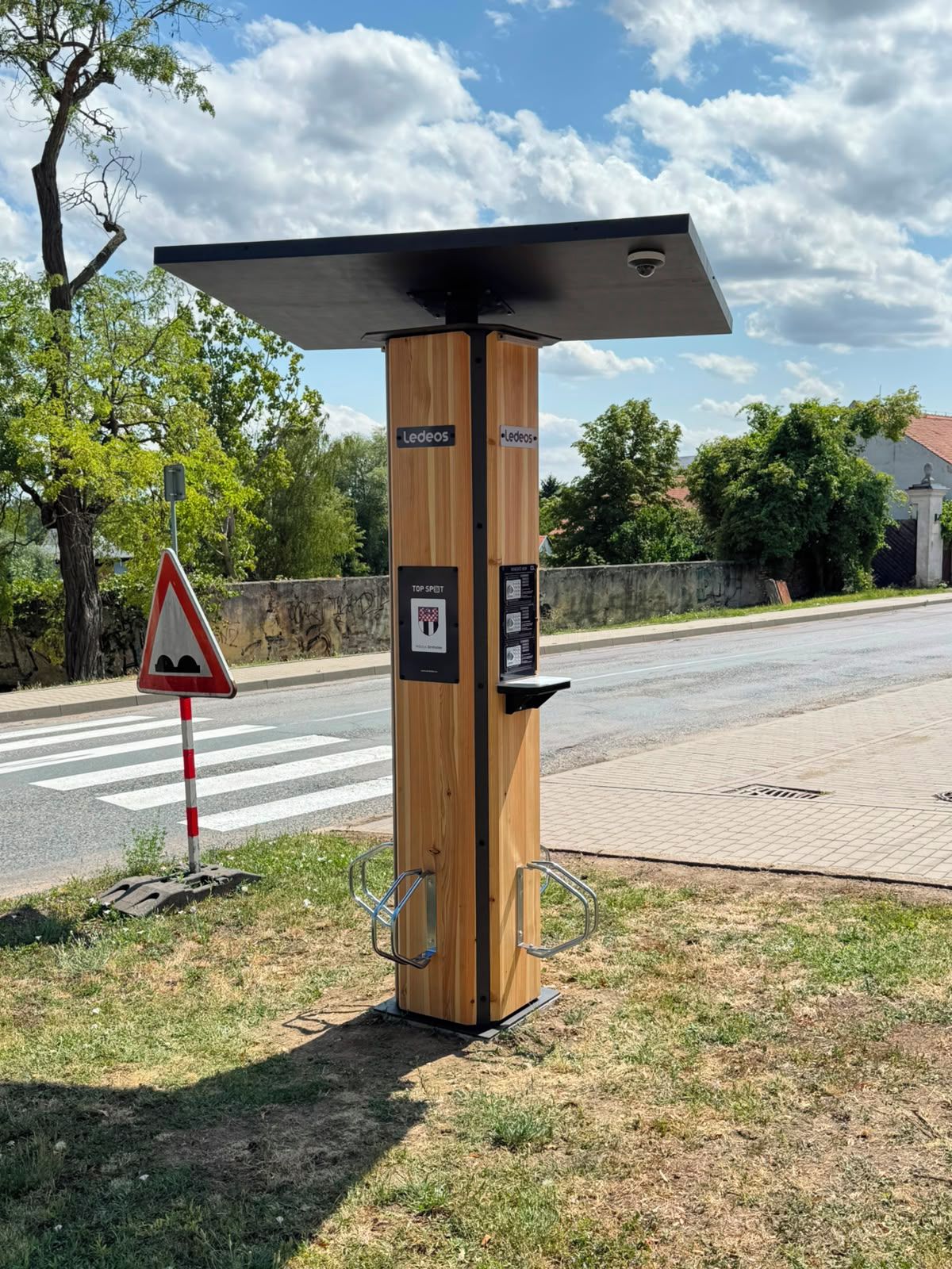 Nabíjecí zásuvka pro elektrokola - Hrušovanská foto 1