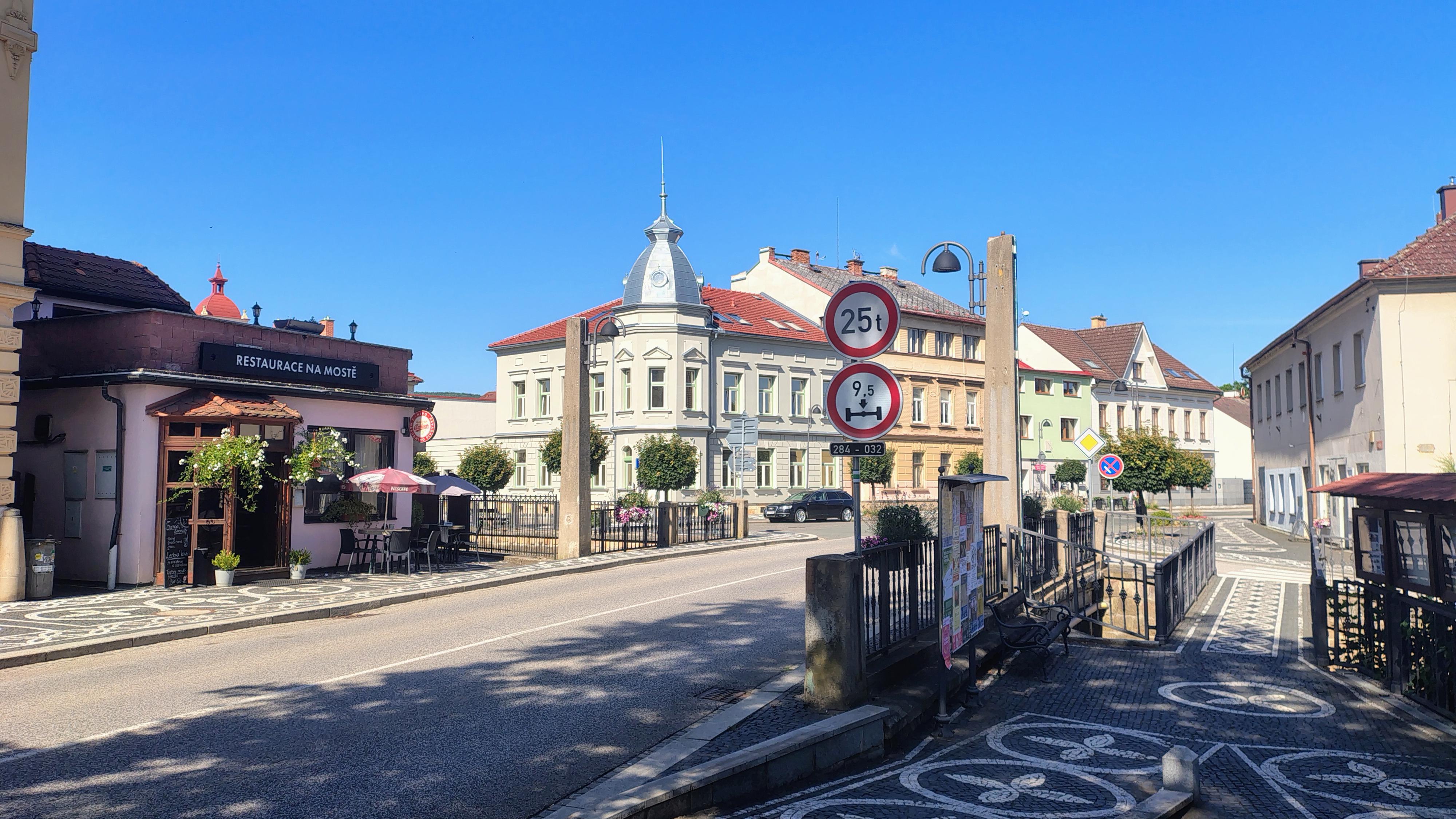 Restaurace Na mostě foto 2