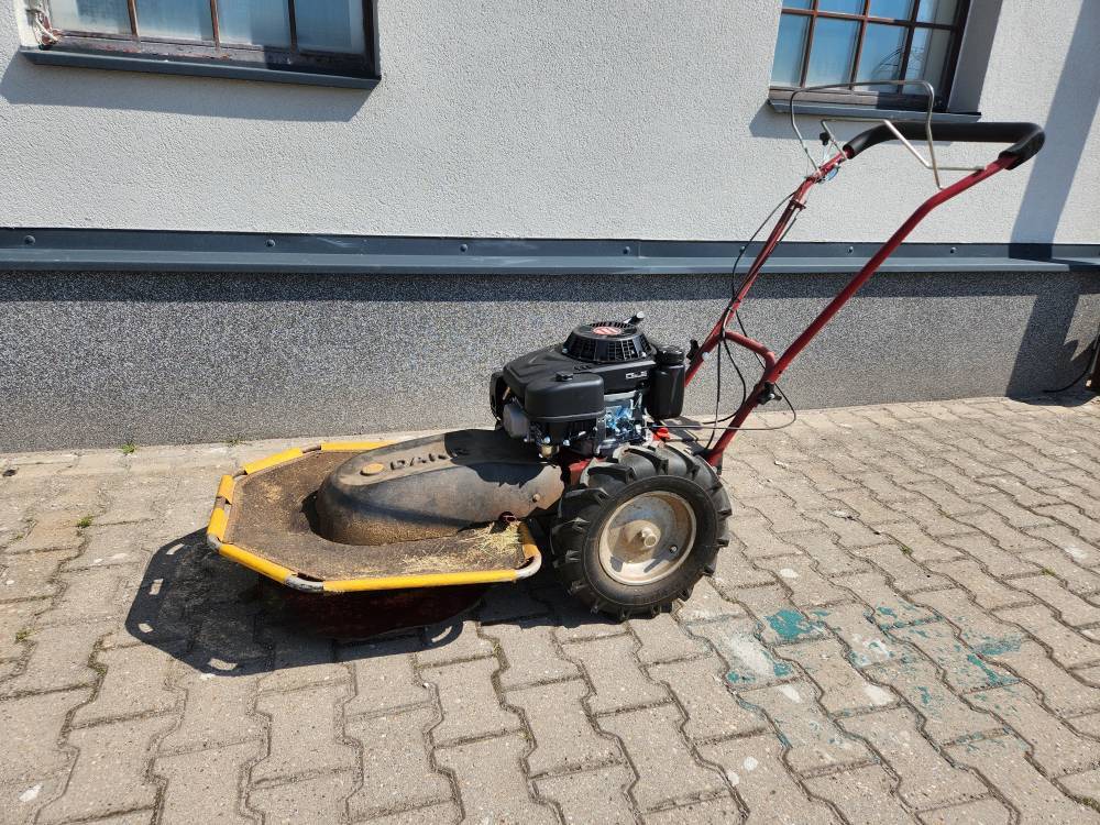 Zapůjčení zahradní techniky