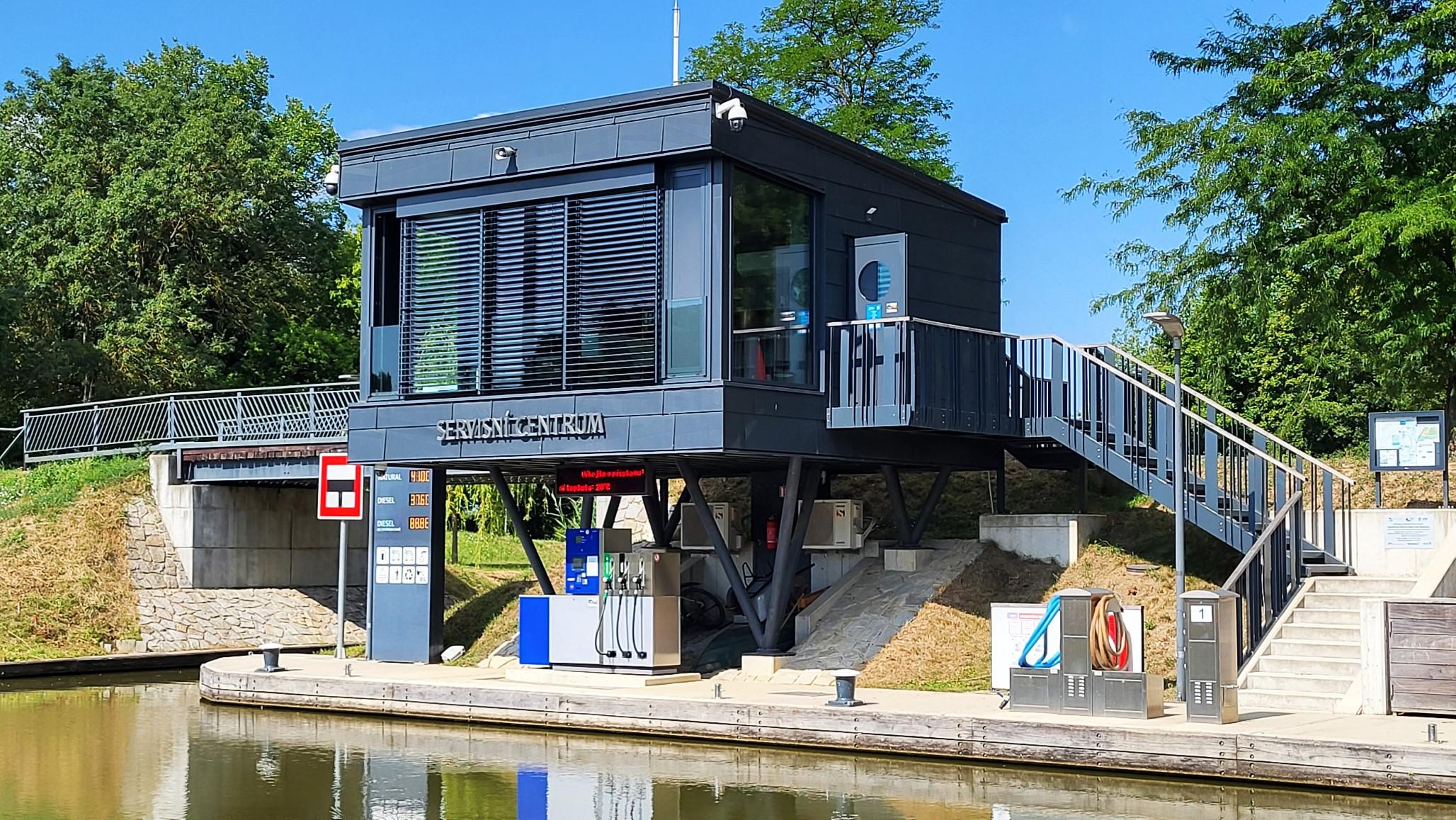 Čerpací stanice pro lodě - Přístav Veselí nad Moravou foto 2