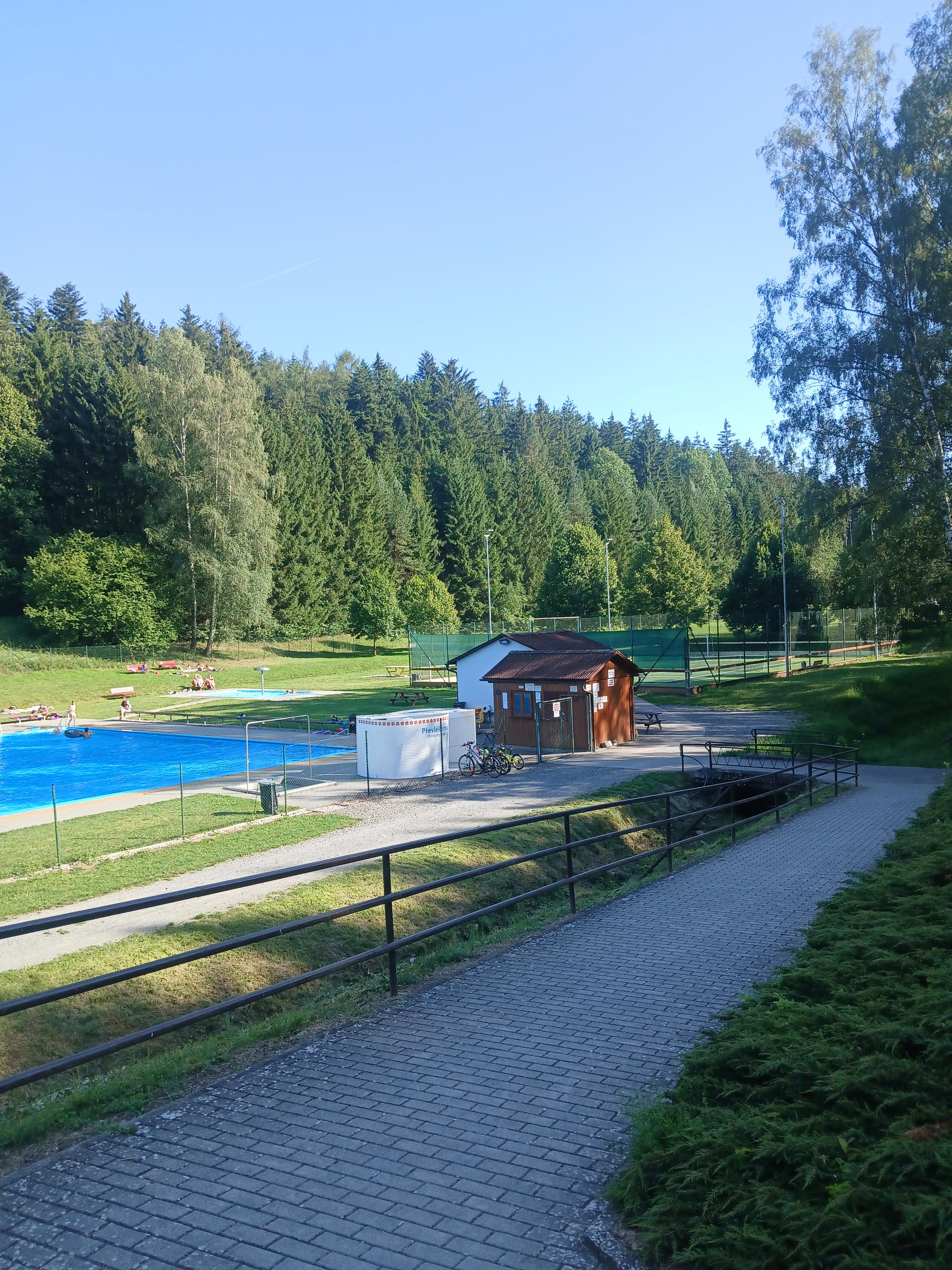 Sportovní areál koupaliště Sebranice foto 6