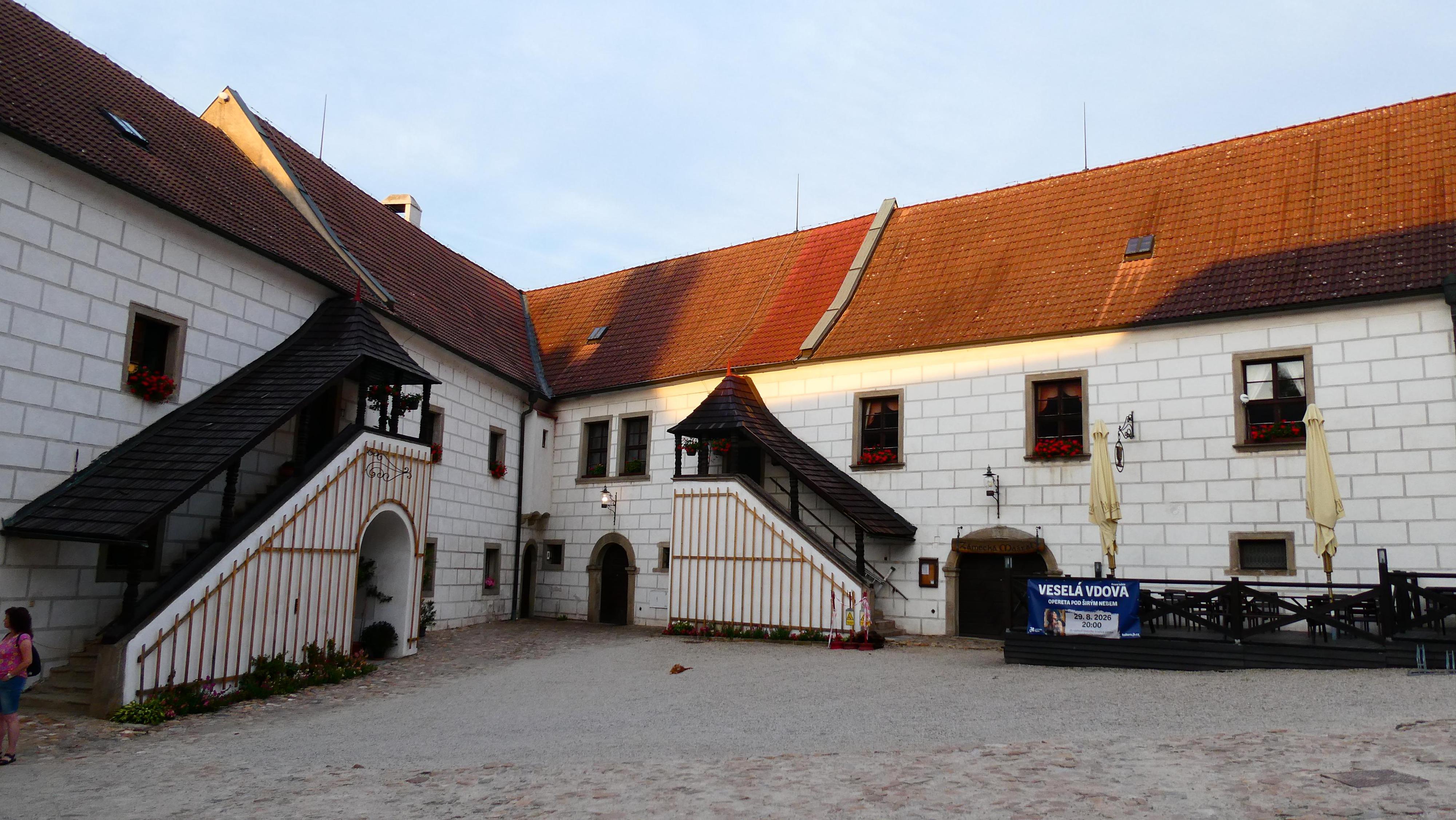 Restaurace Zámecká Maštal foto 4
